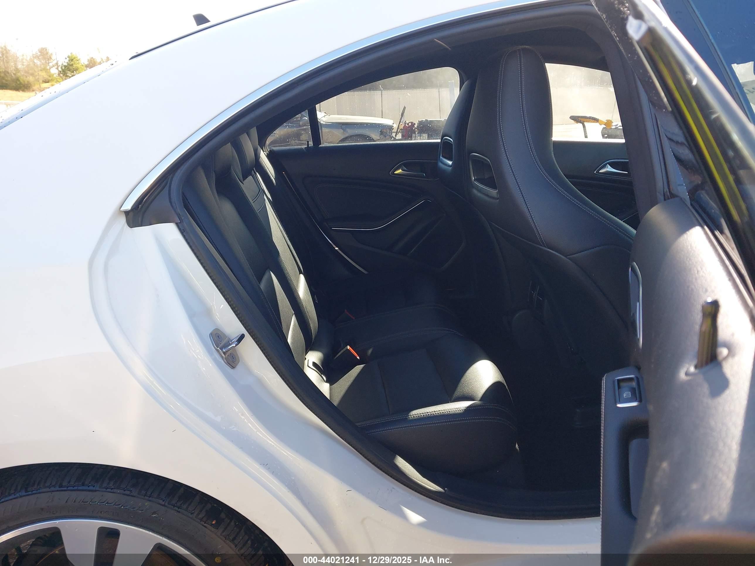 MERCEDES-BENZ CLA image 8