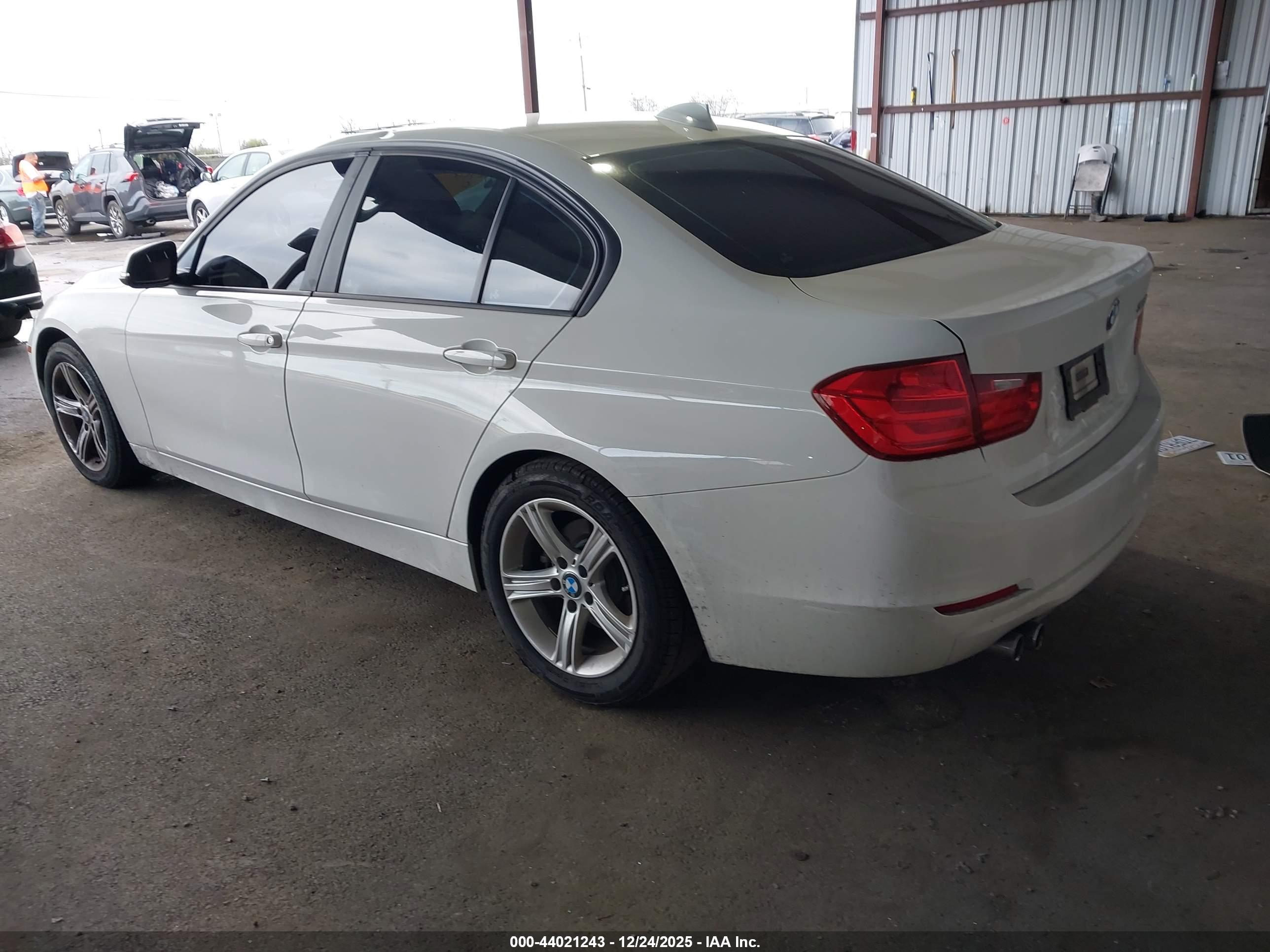 BMW 328I image 3