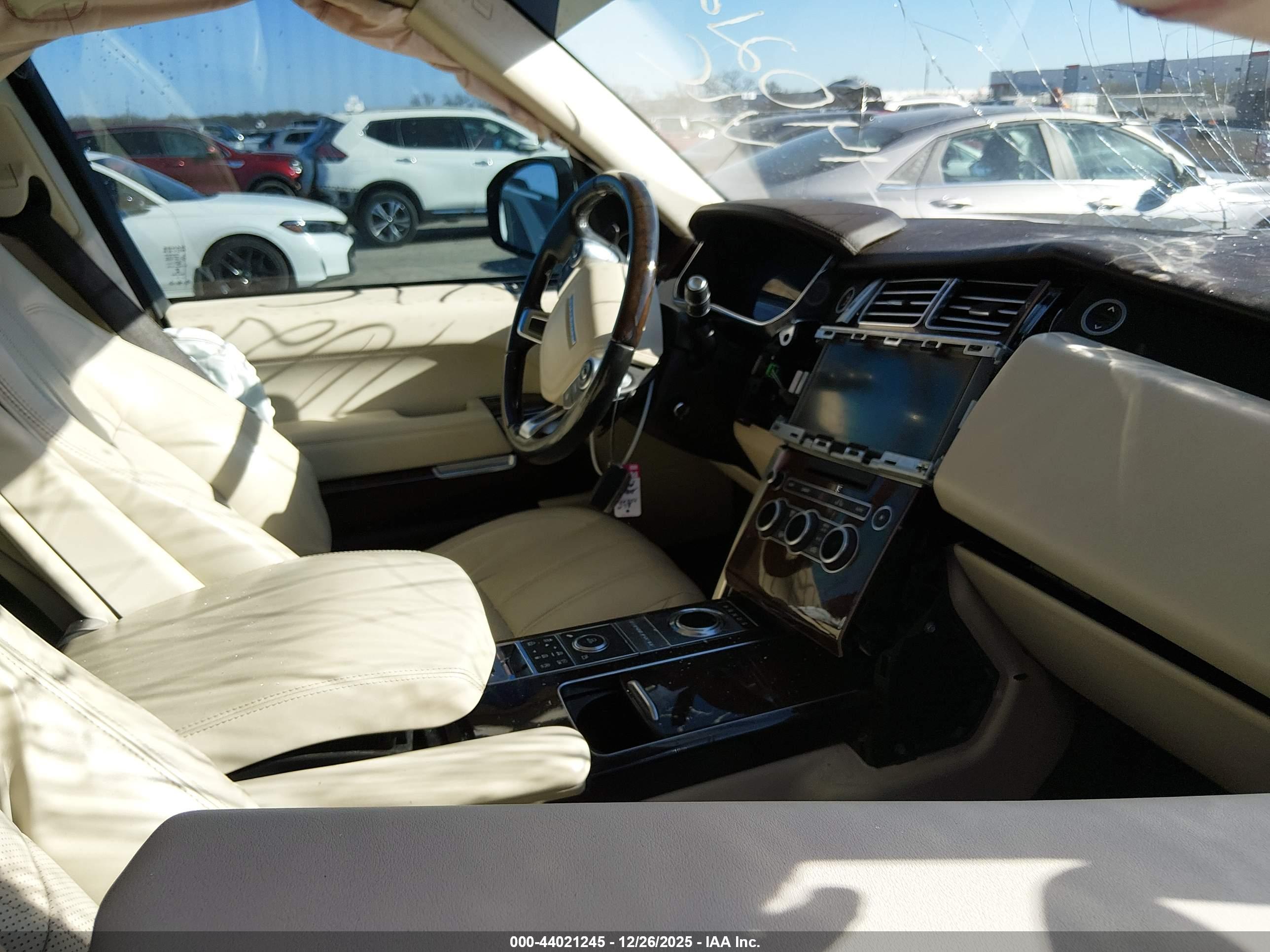 LAND ROVER image 5