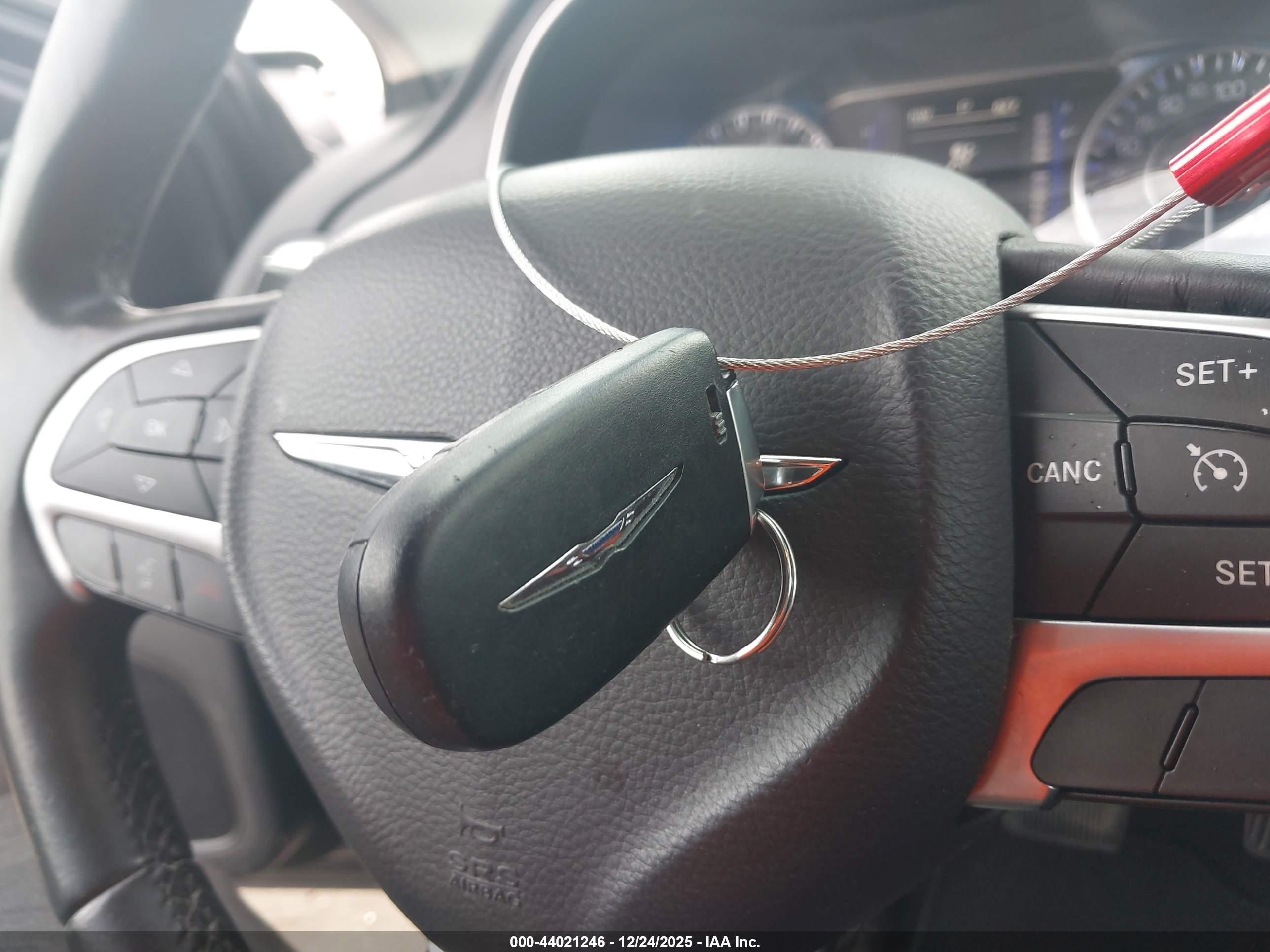 CHRYSLER 200 image 11