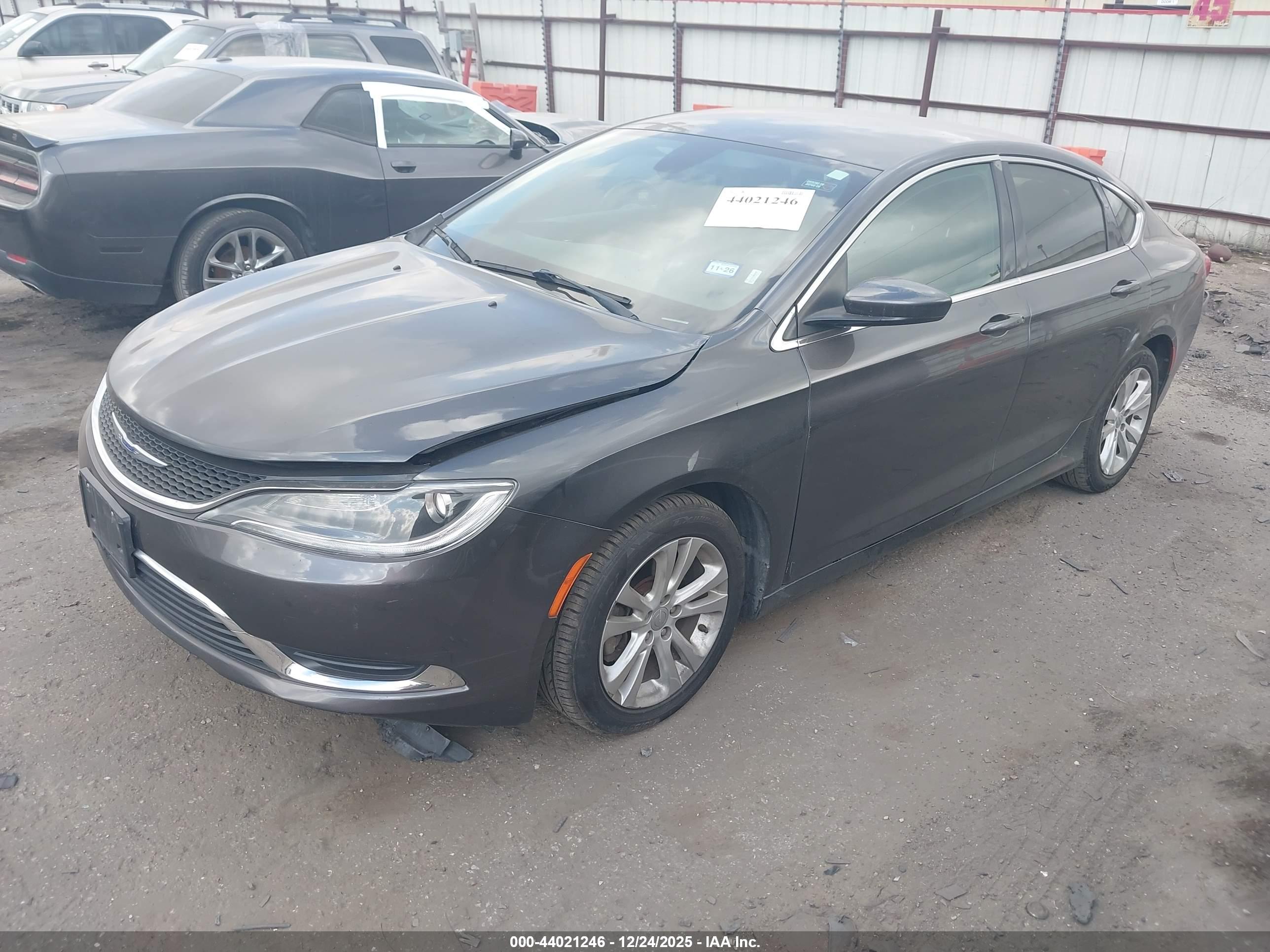 CHRYSLER 200 image 2
