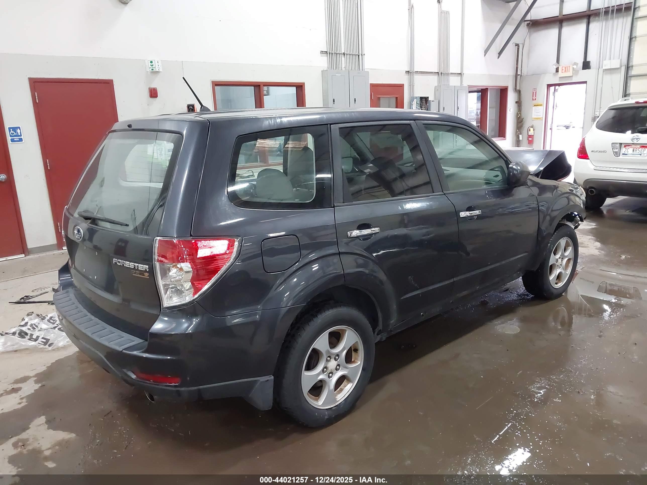SUBARU FORESTER image 4