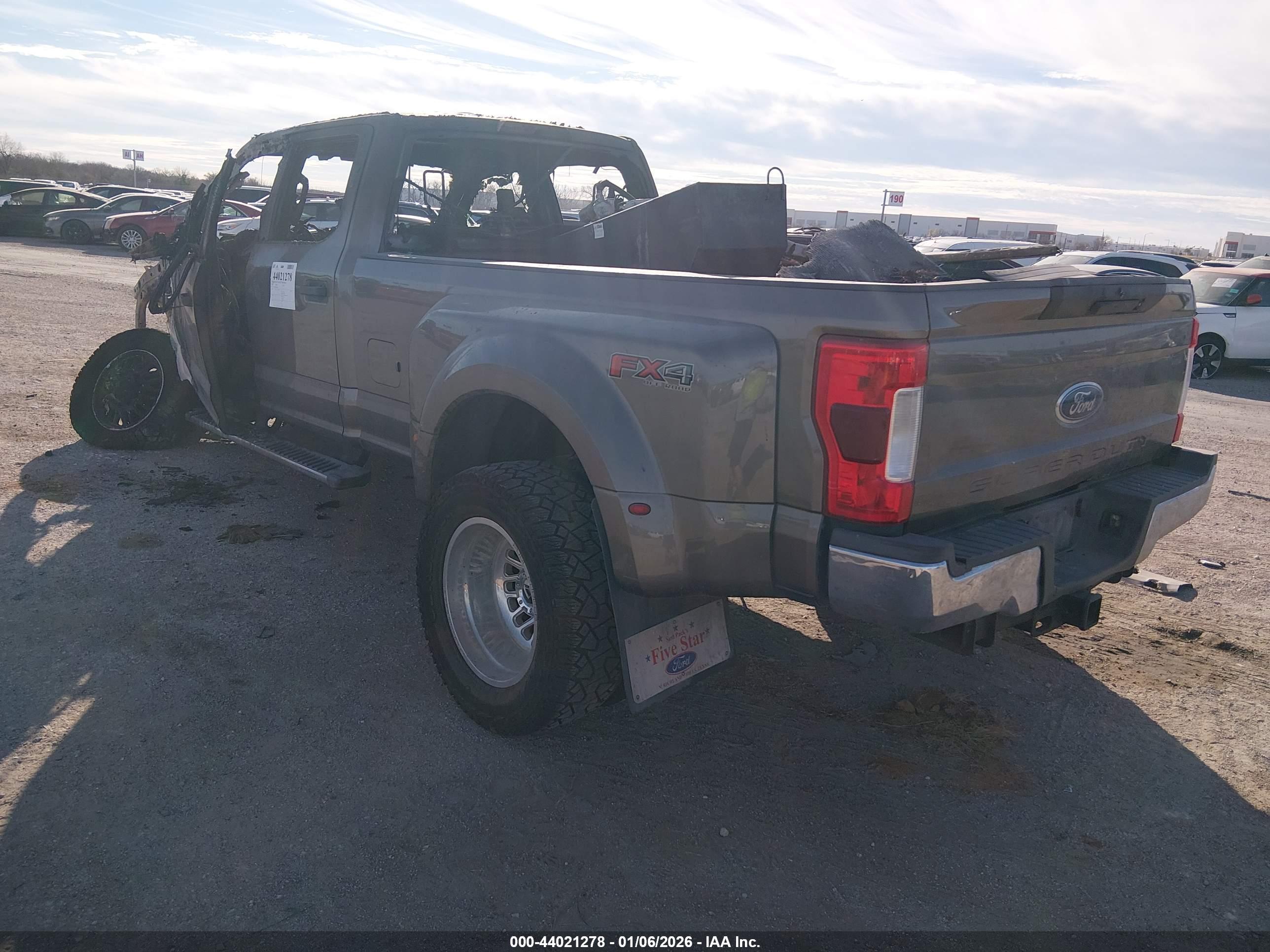 FORD F-450 image 3