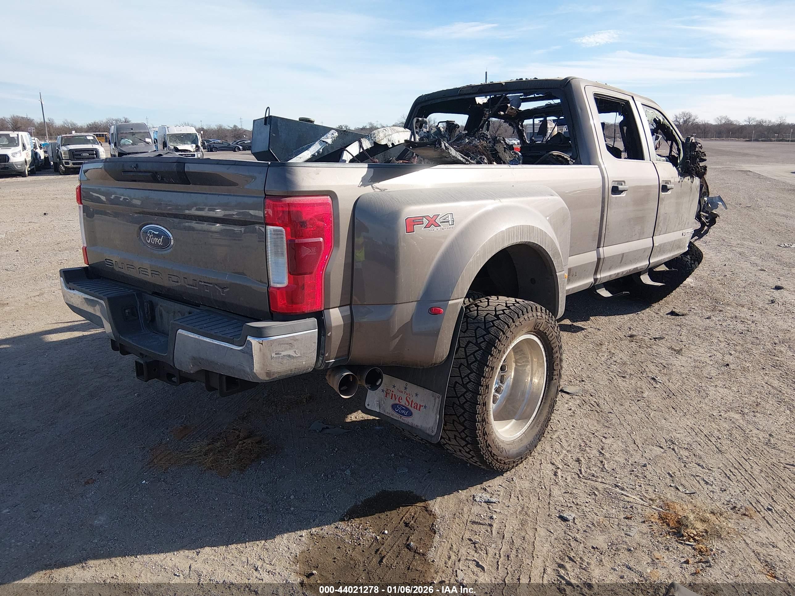 FORD F-450 image 4