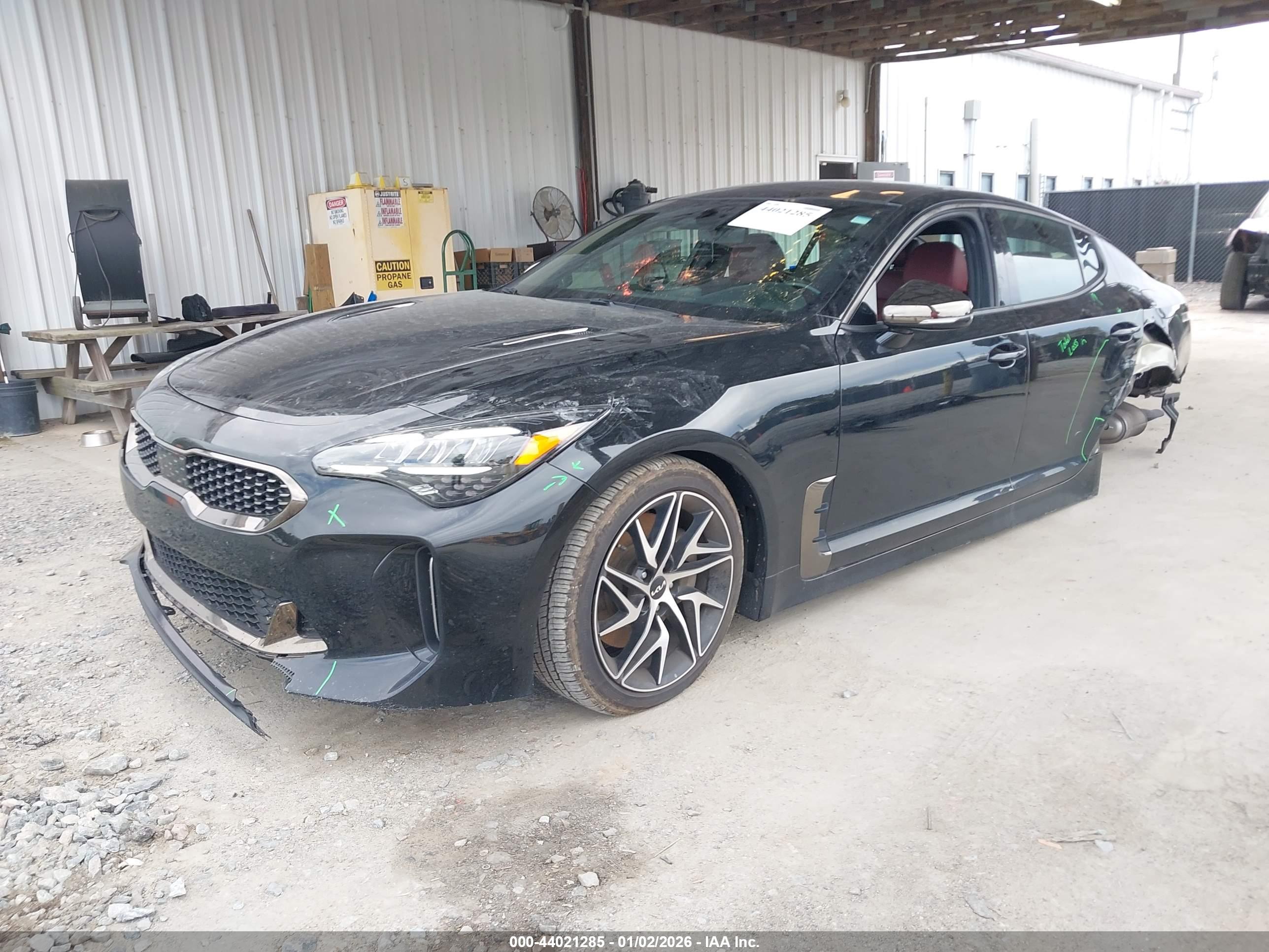 KIA STINGER image 2