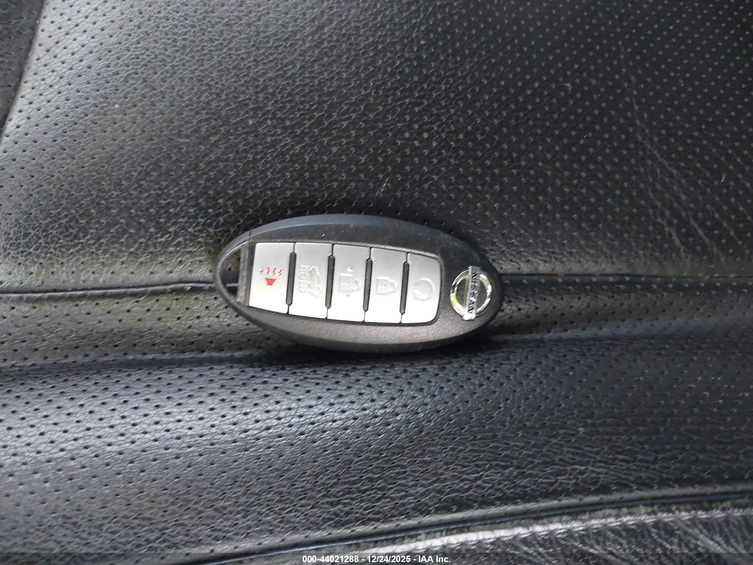 NISSAN ROGUE image 11