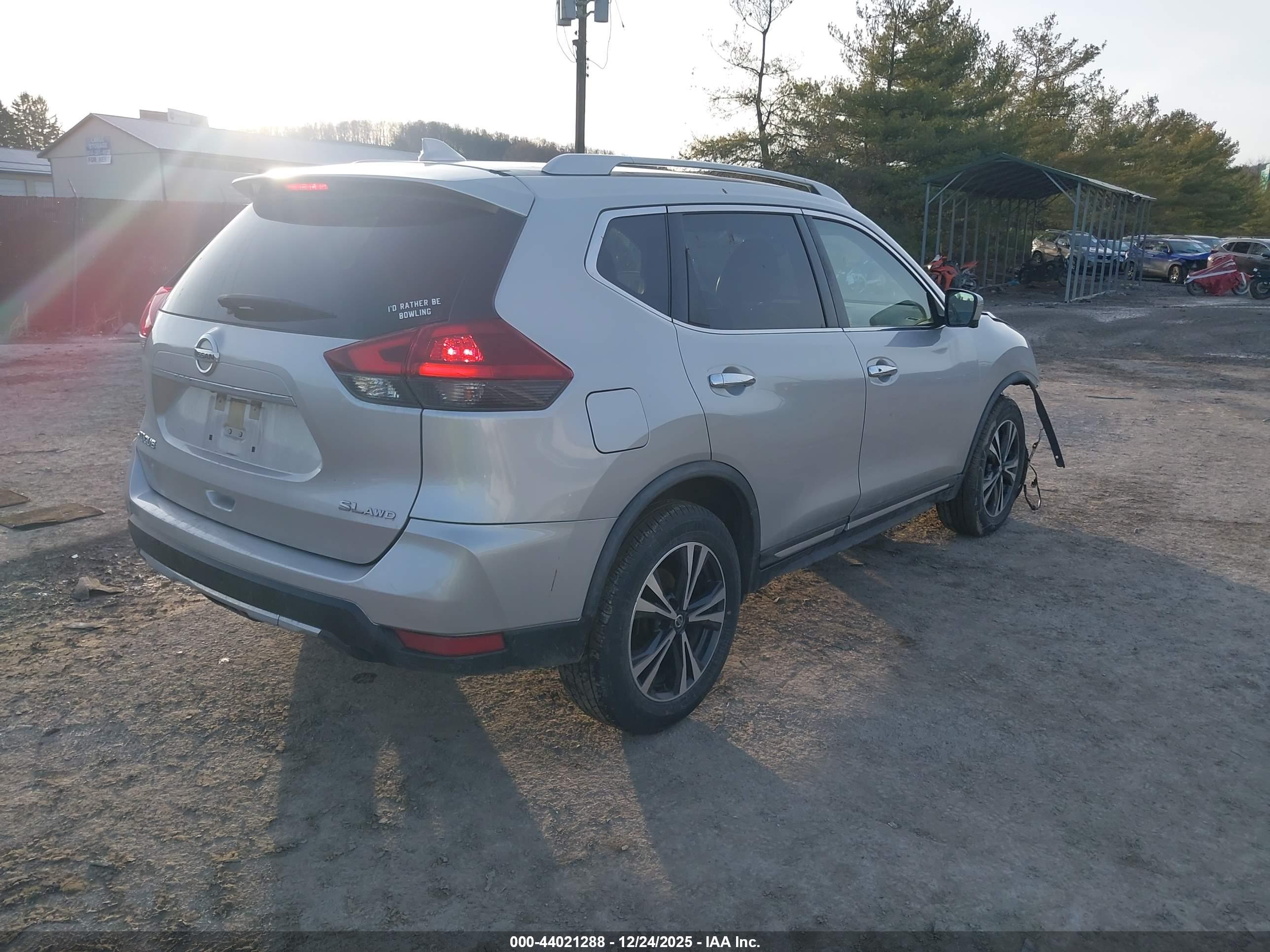 NISSAN ROGUE image 4