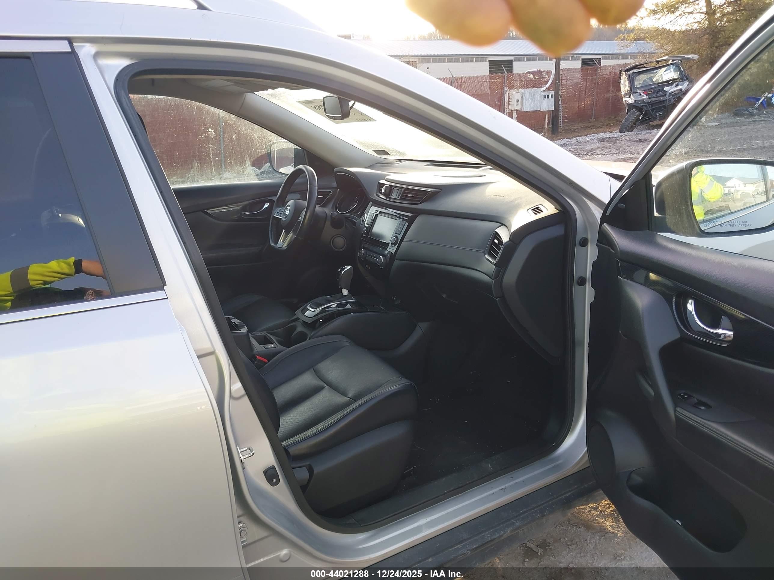 NISSAN ROGUE image 5