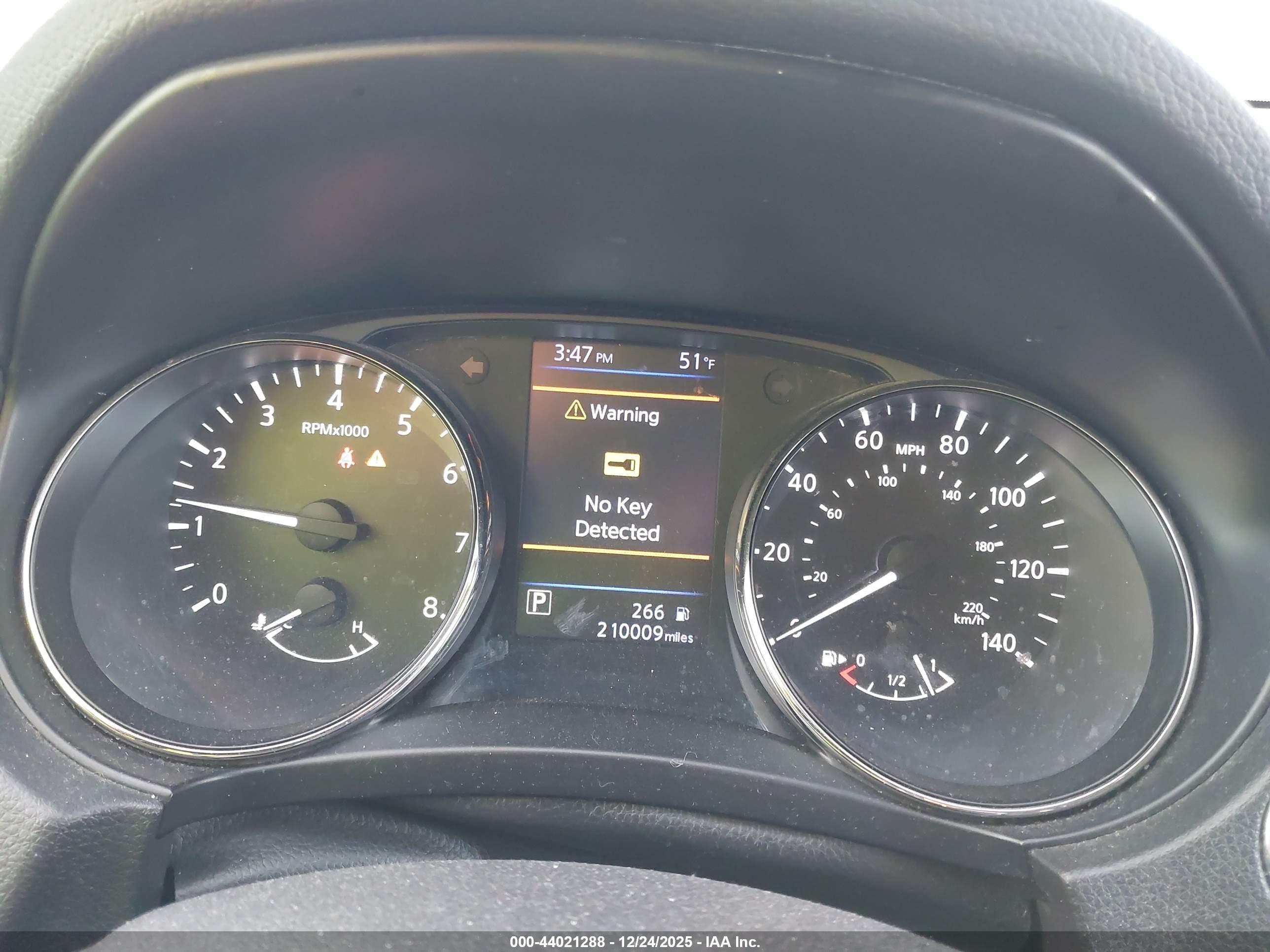 NISSAN ROGUE image 7