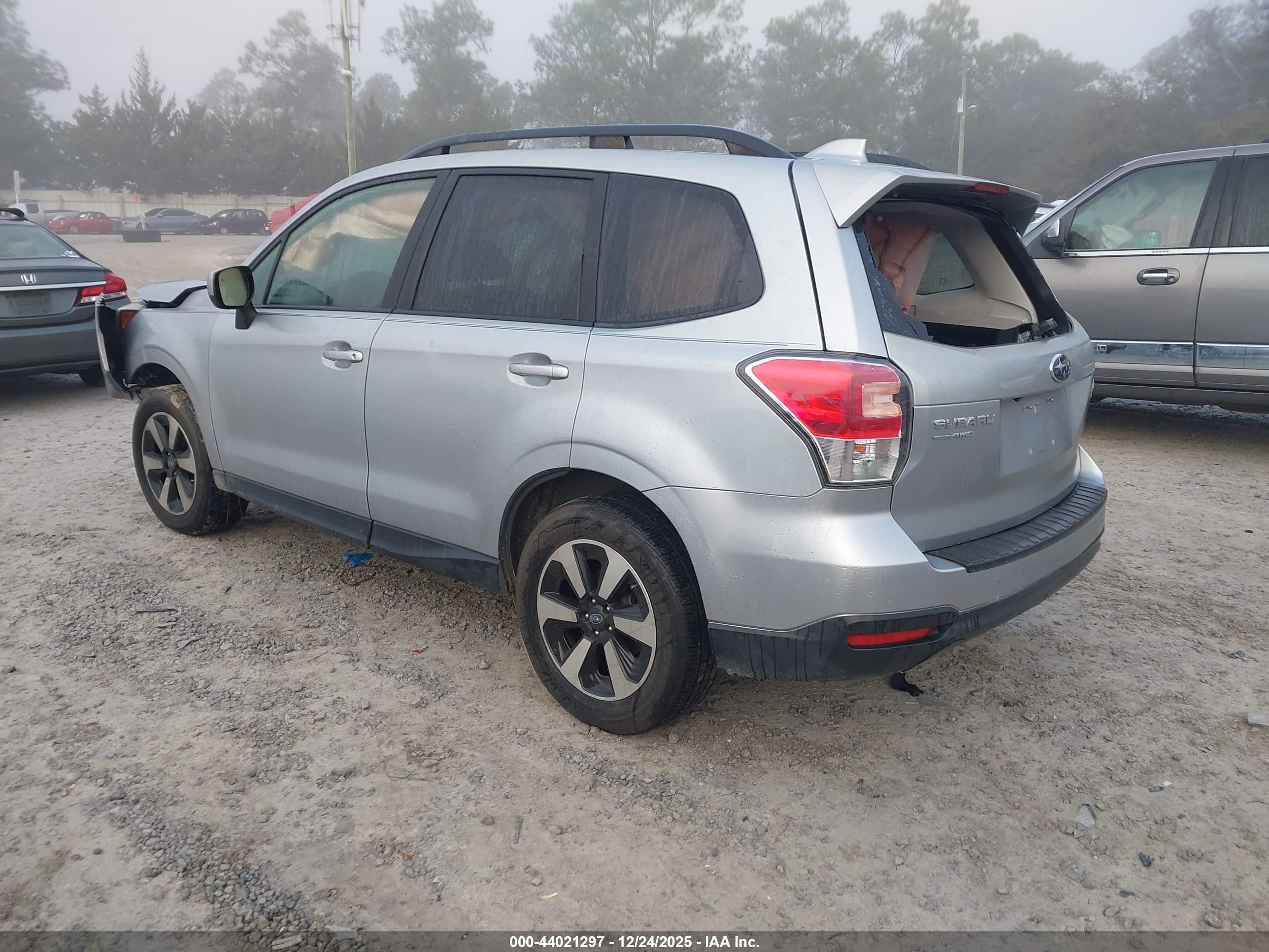 SUBARU FORESTER image 3