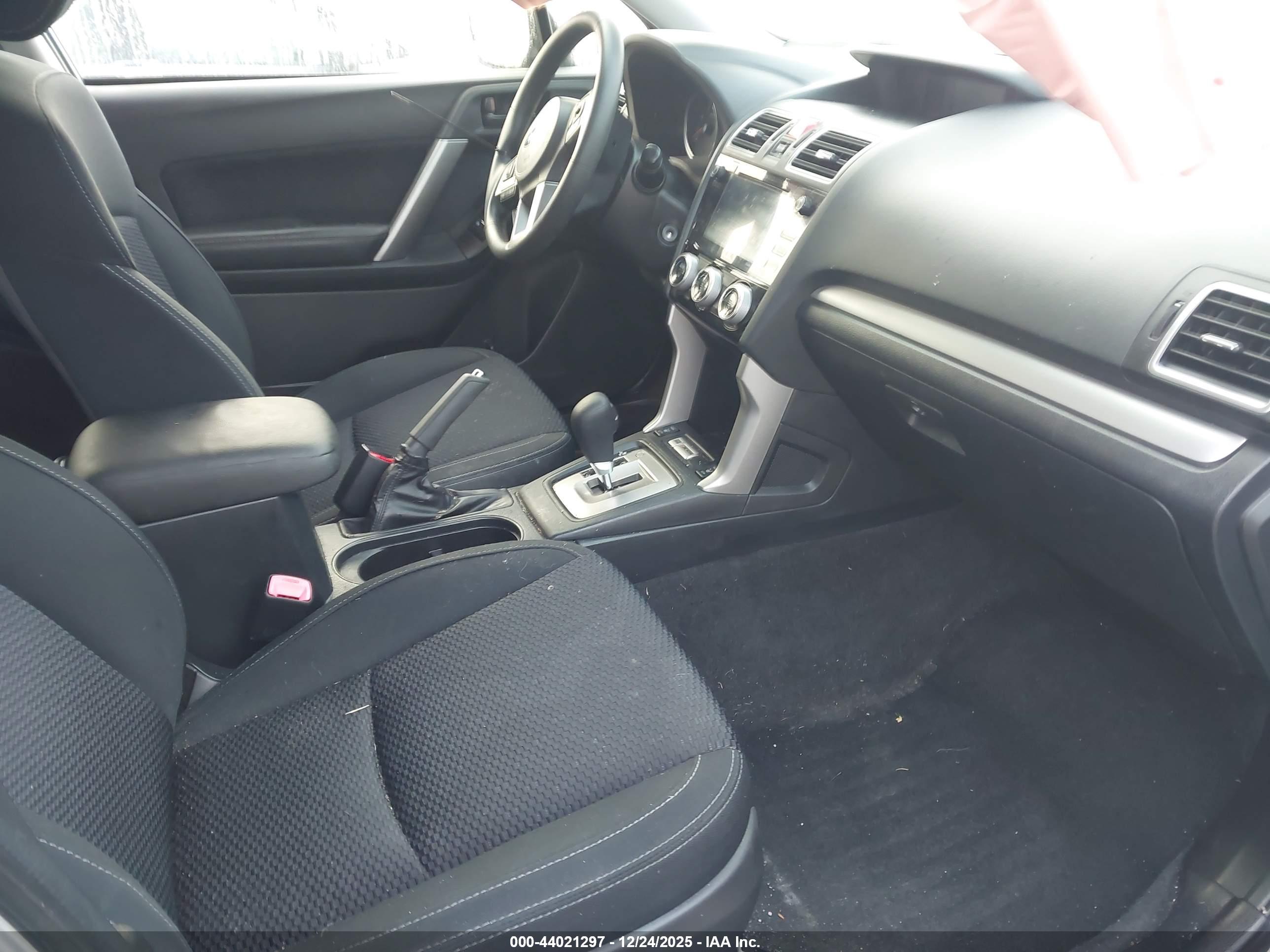 SUBARU FORESTER image 5