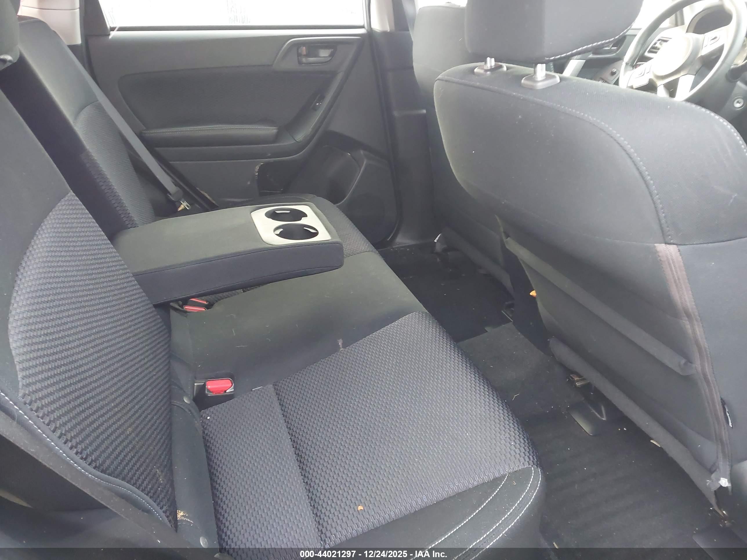 SUBARU FORESTER image 8