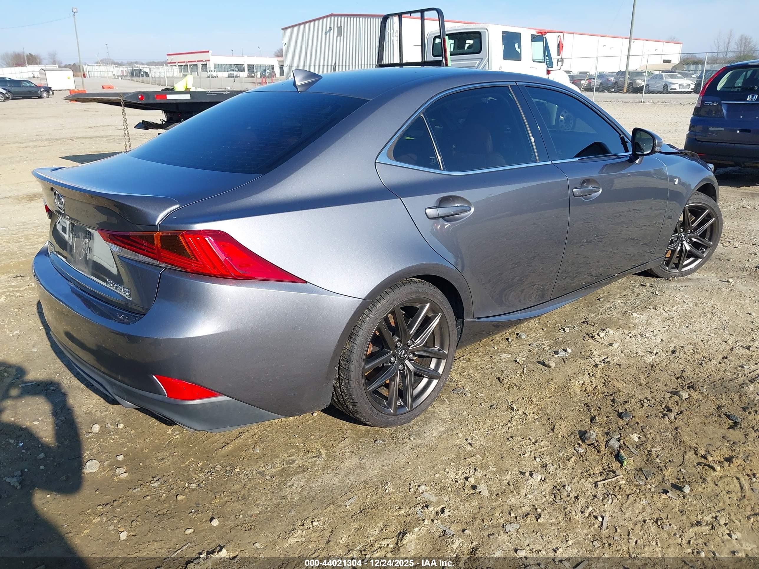 LEXUS IS image 4