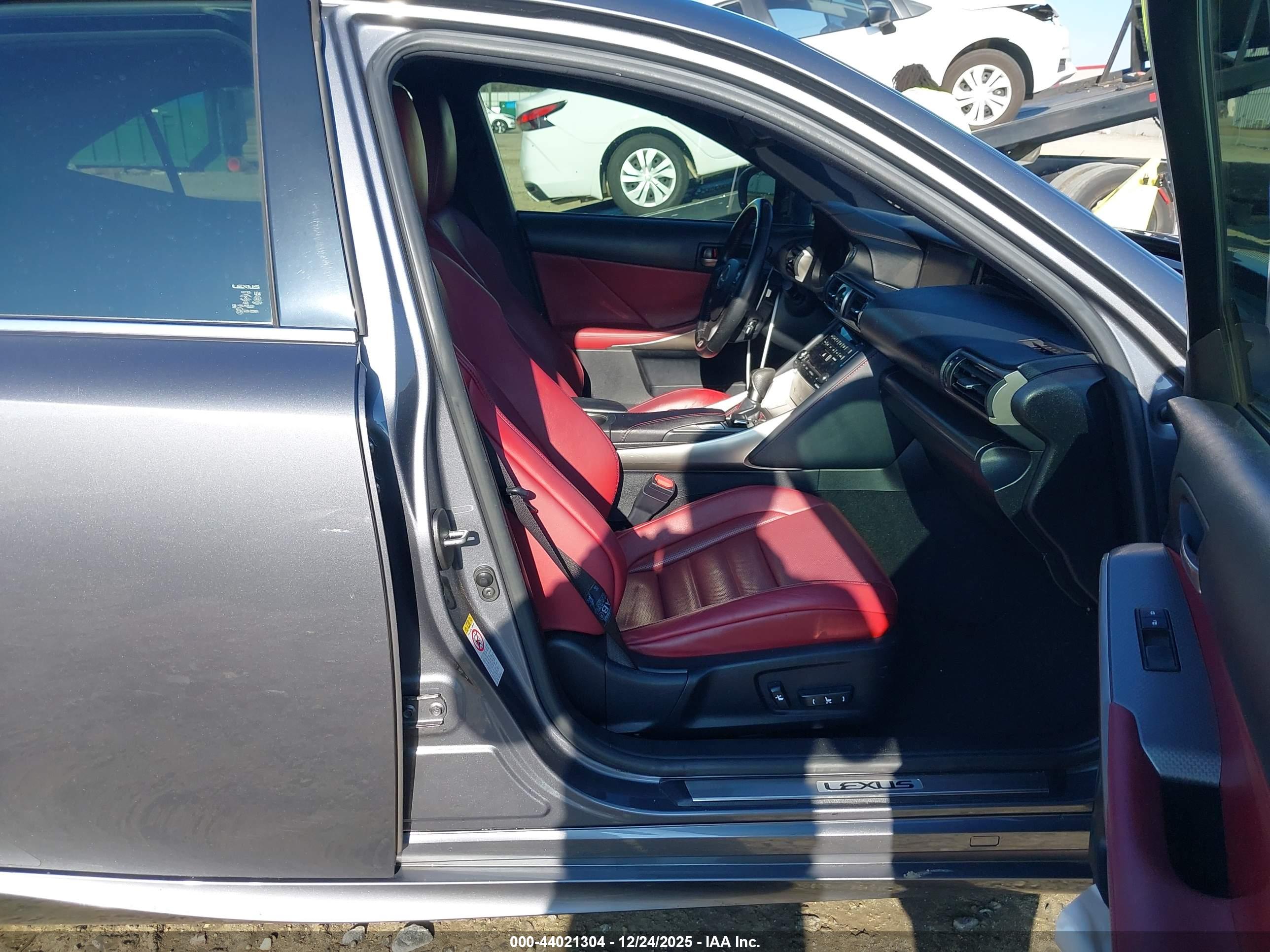LEXUS IS image 5
