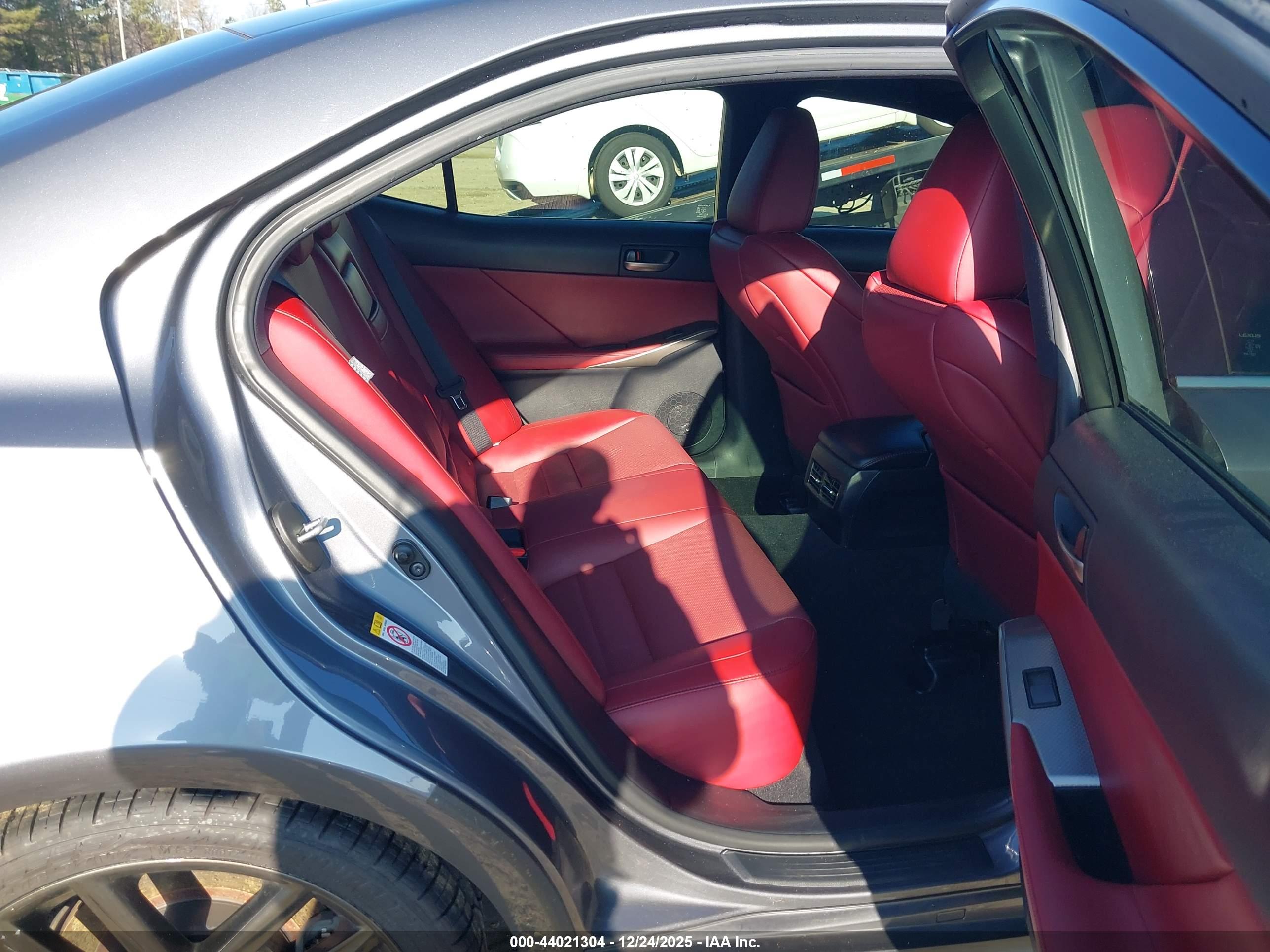 LEXUS IS image 8