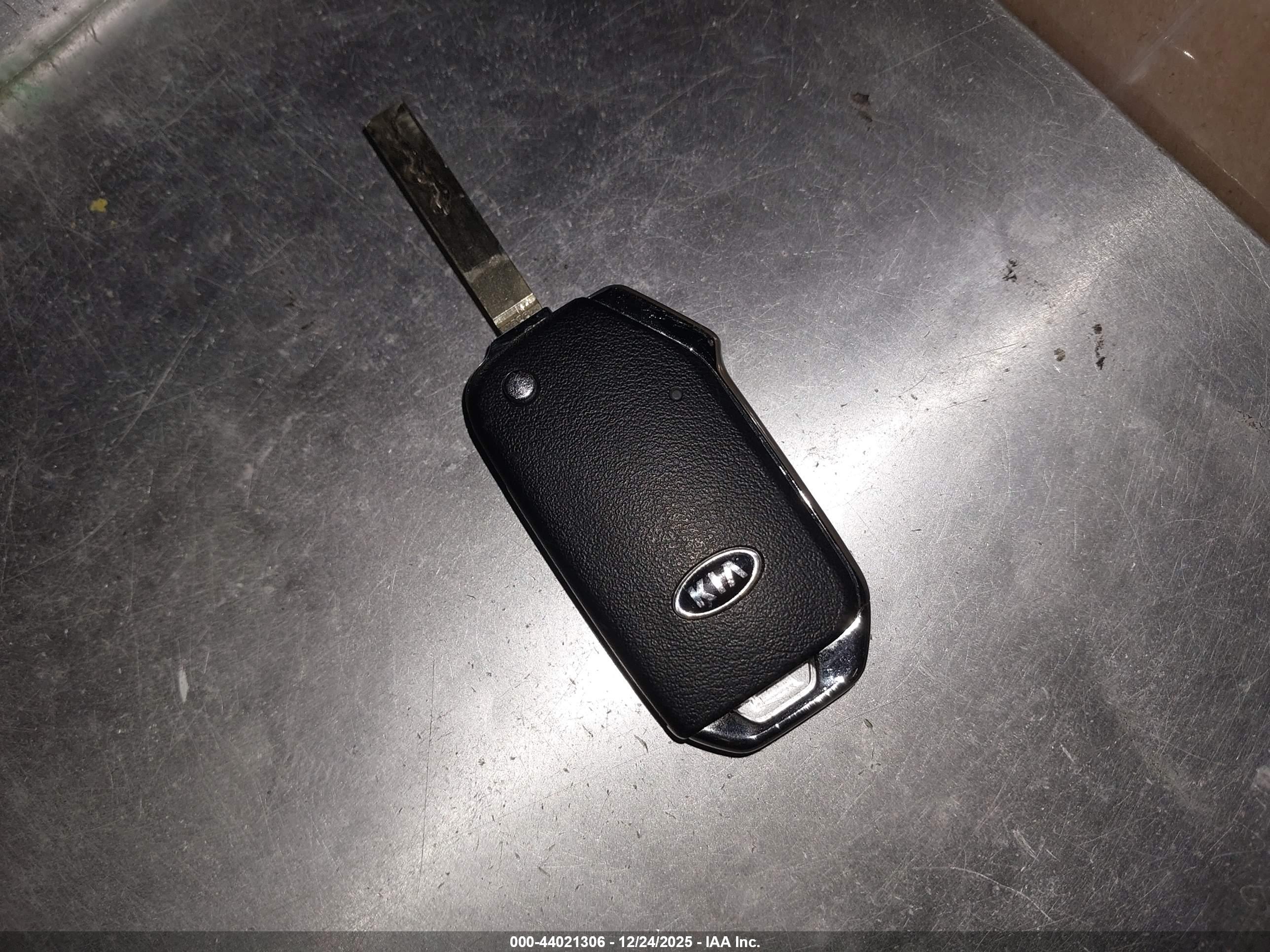 KIA K5 image 11