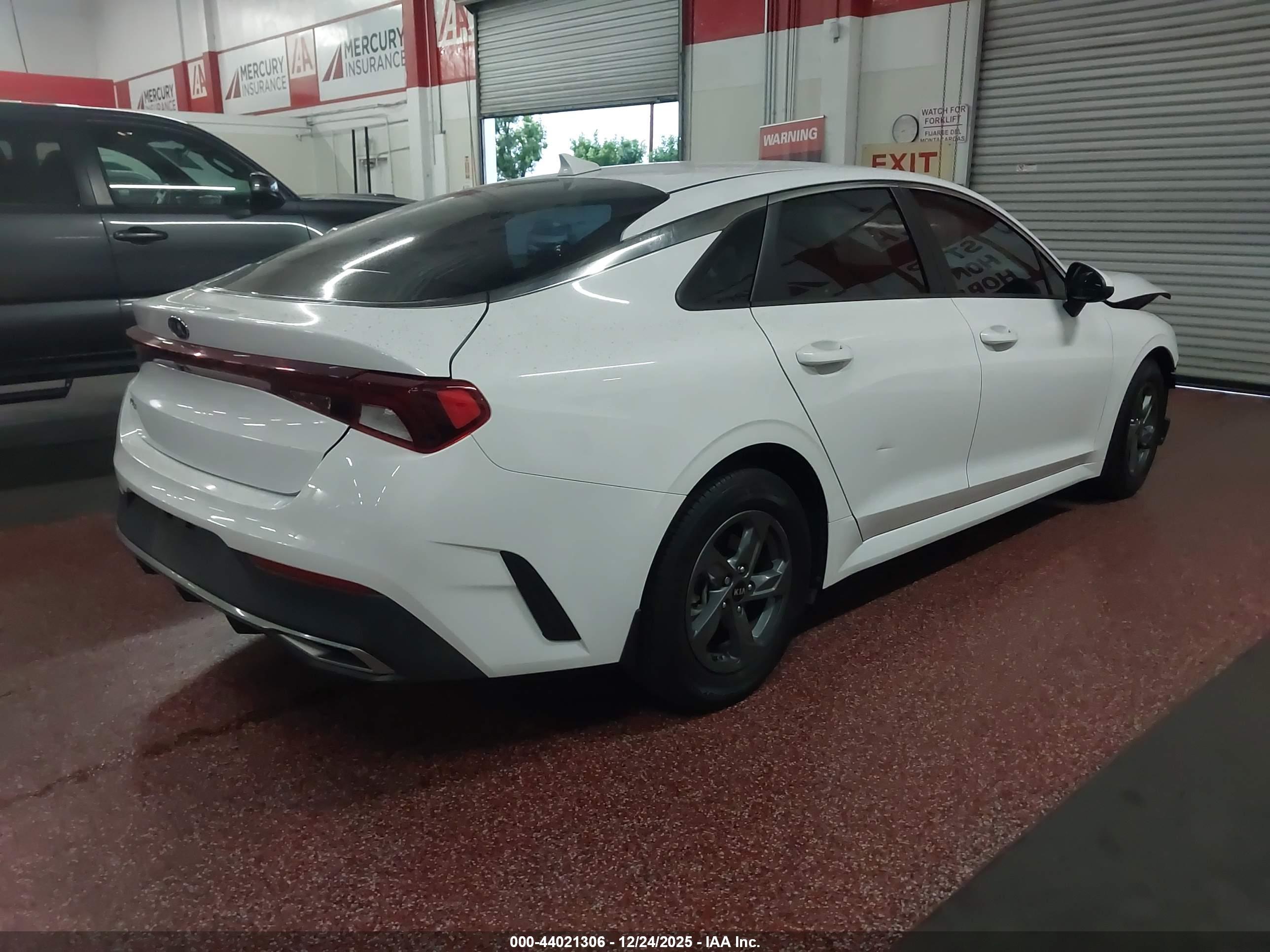 KIA K5 image 4