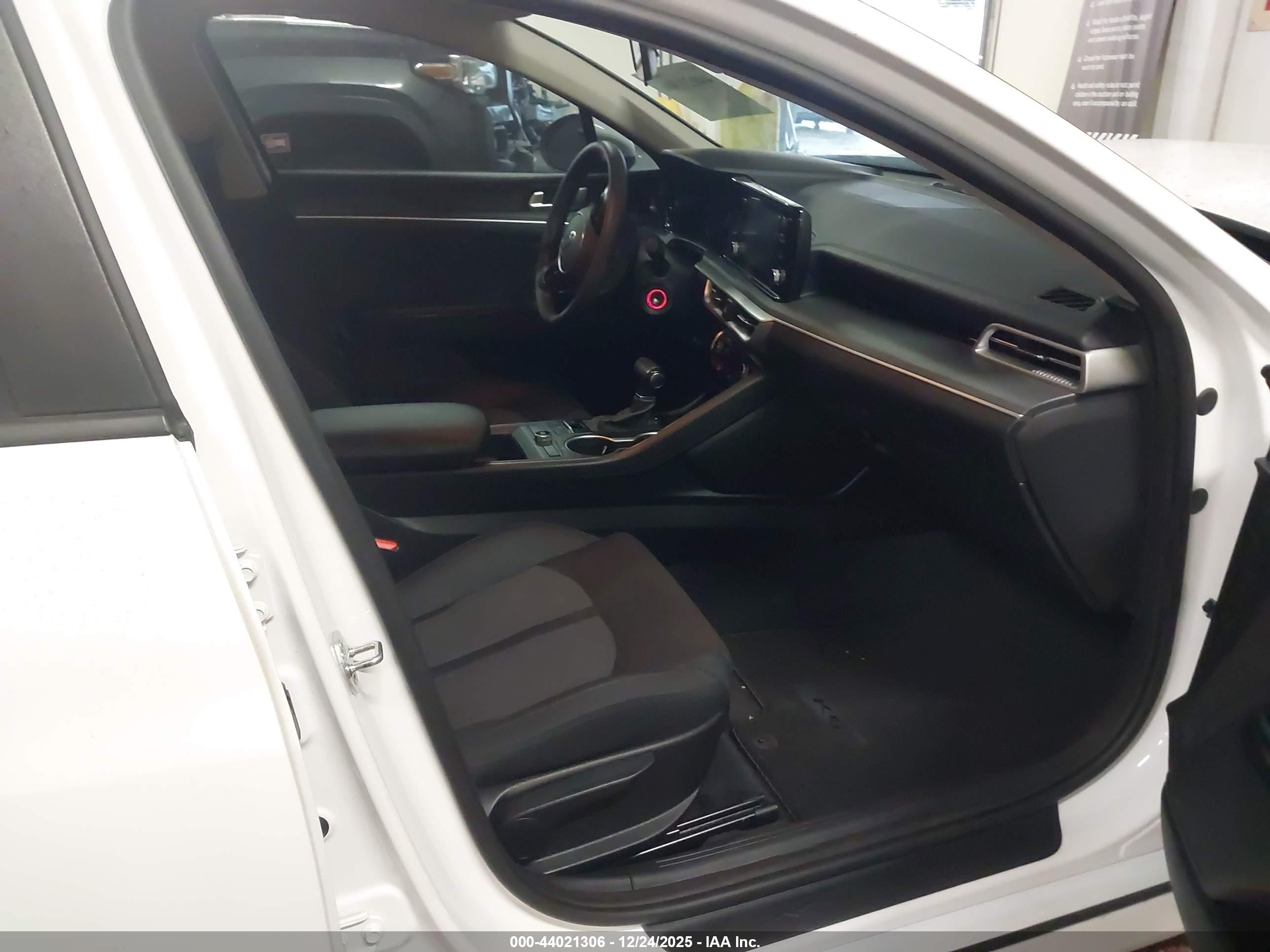 KIA K5 image 5