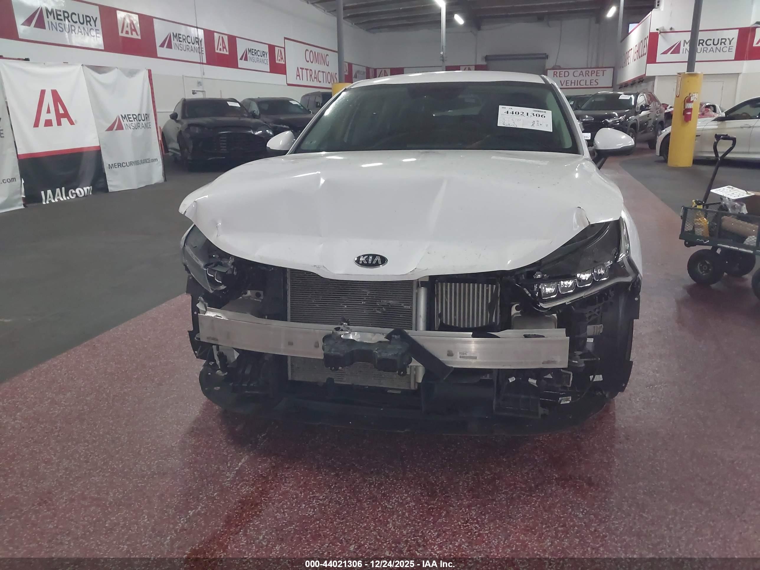 KIA K5 image 6