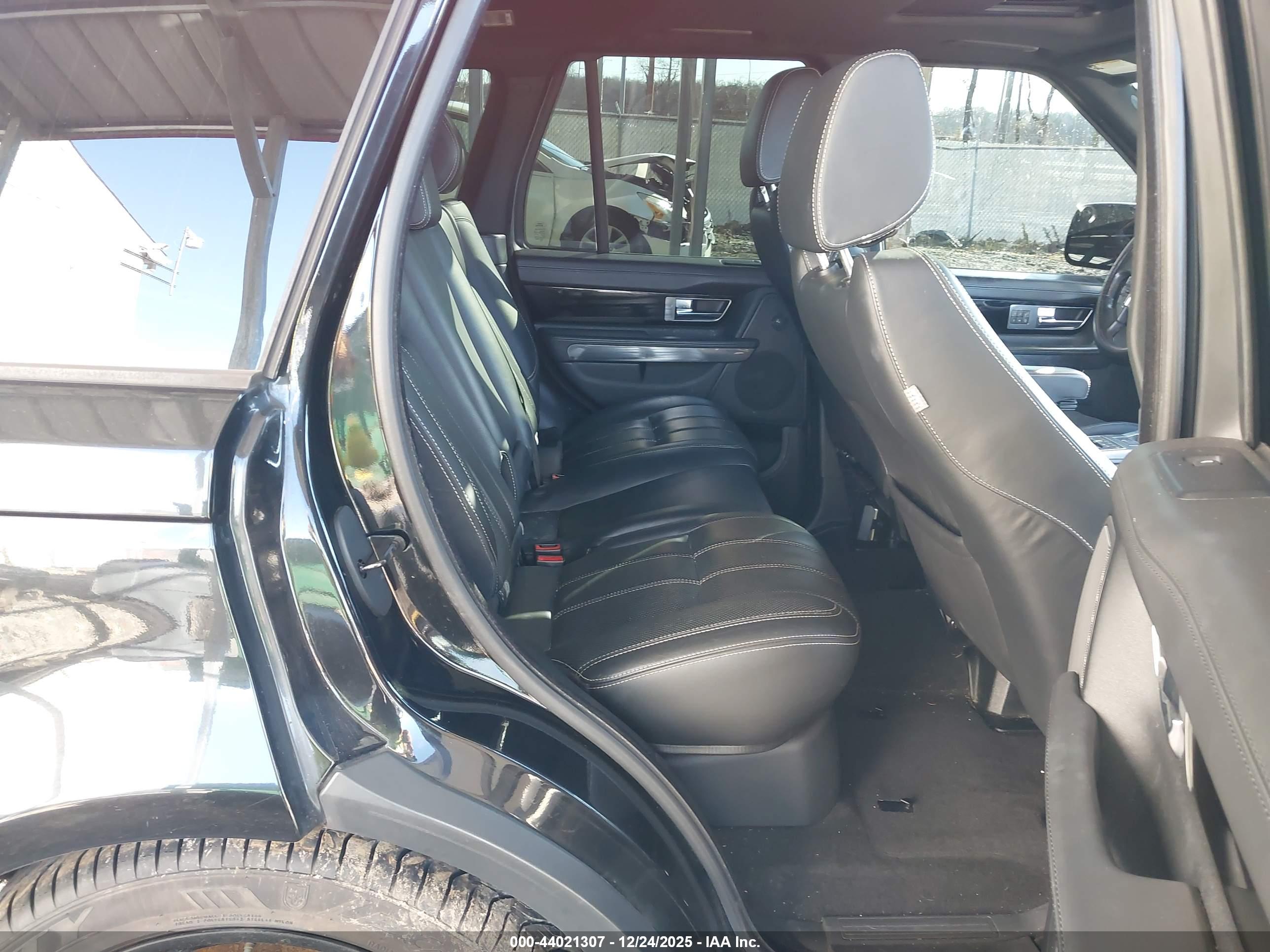 LAND ROVER image 8