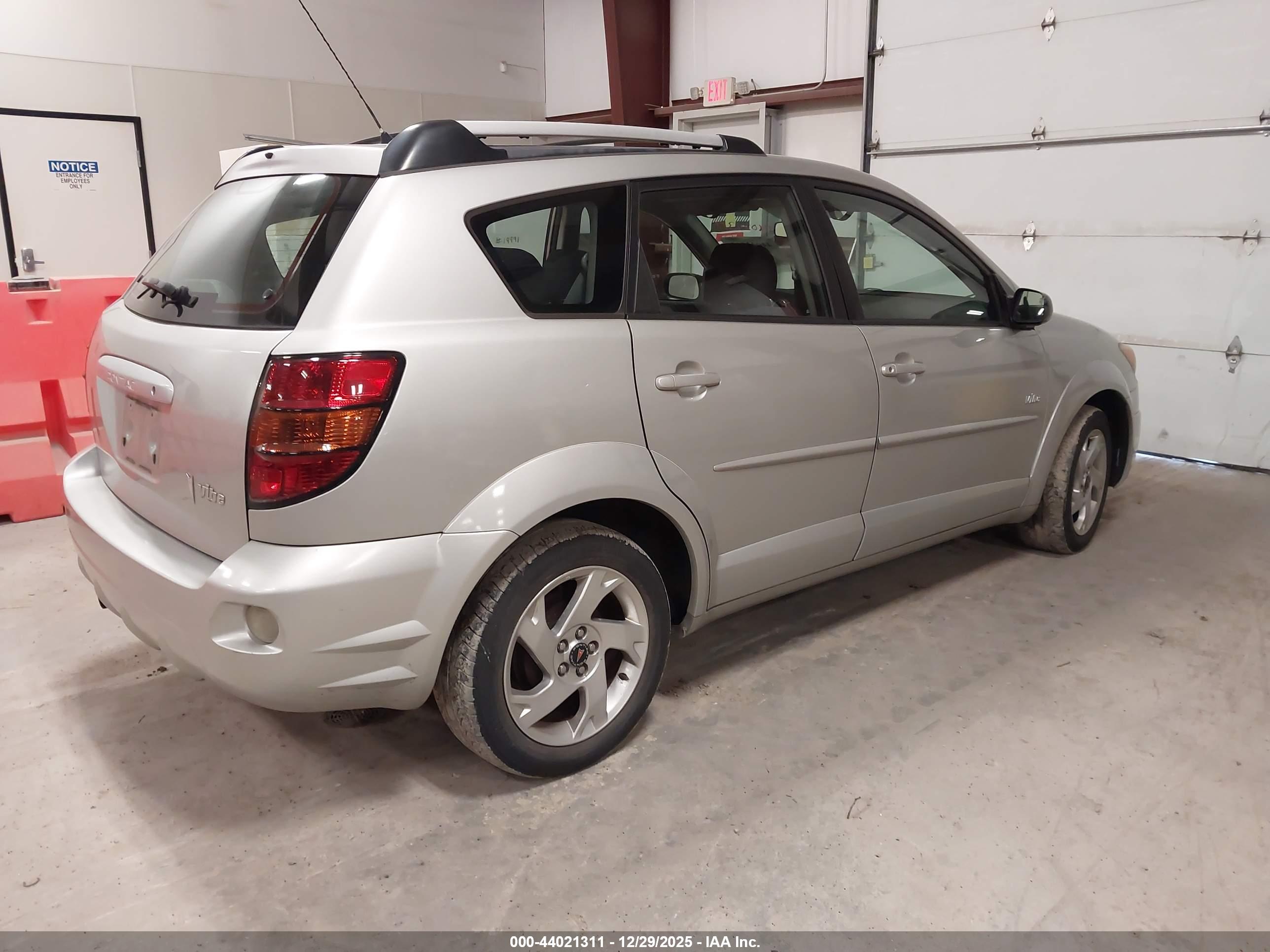 PONTIAC VIBE image 4