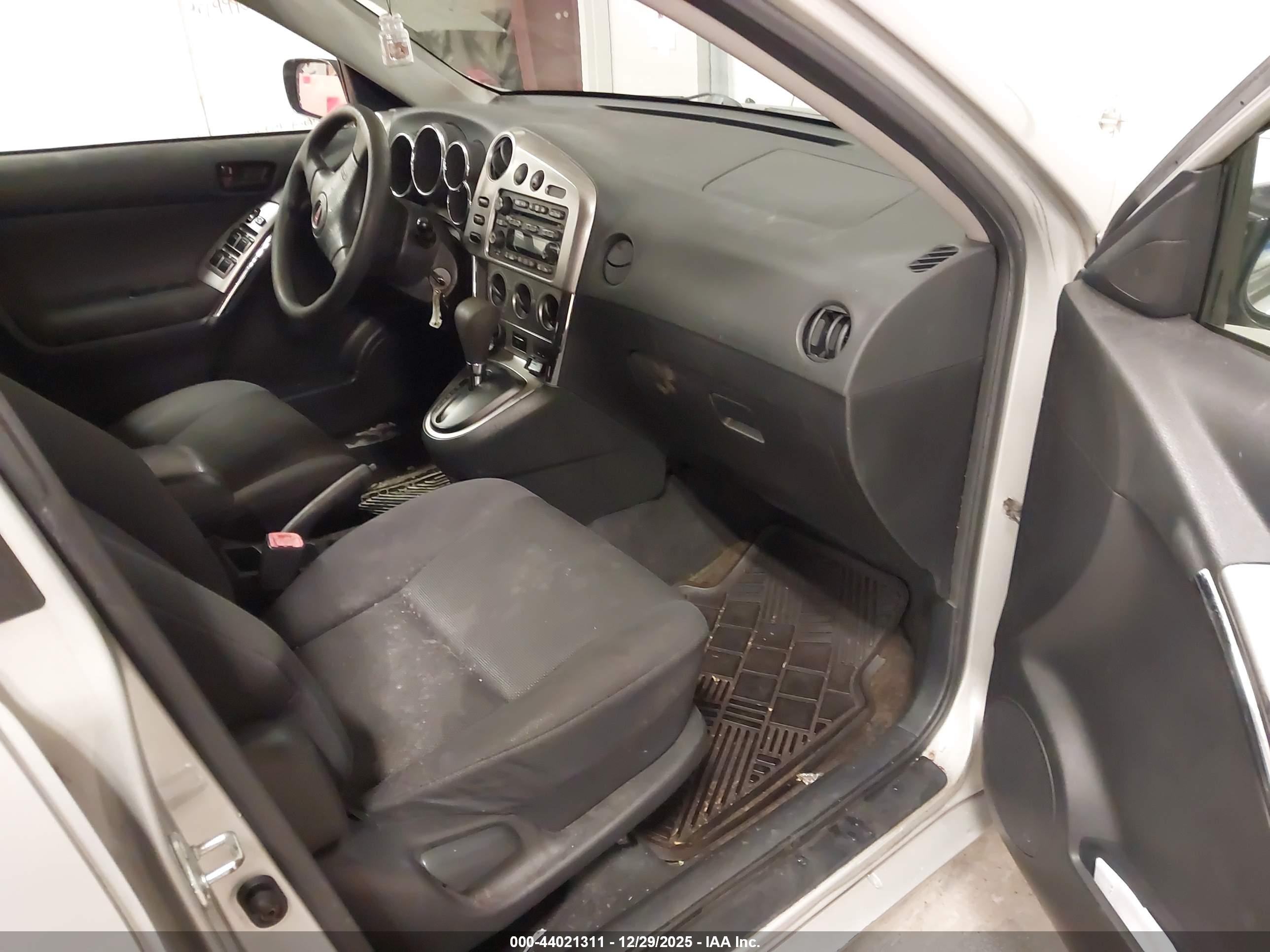 PONTIAC VIBE image 5