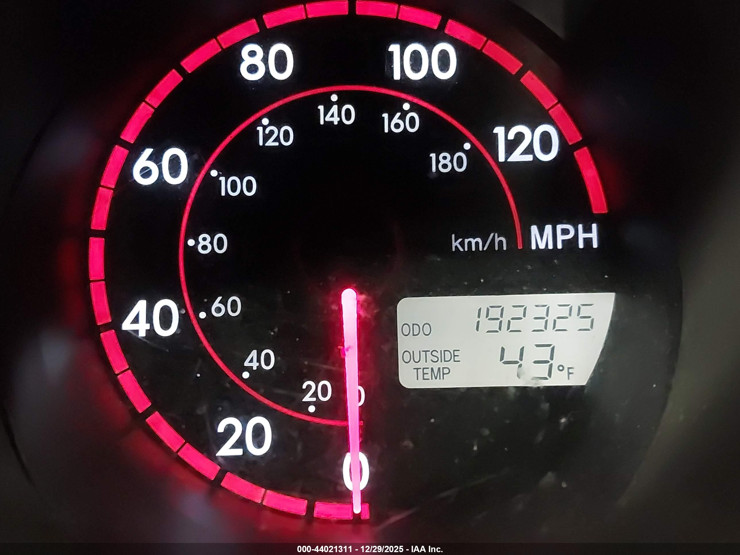PONTIAC VIBE image 7
