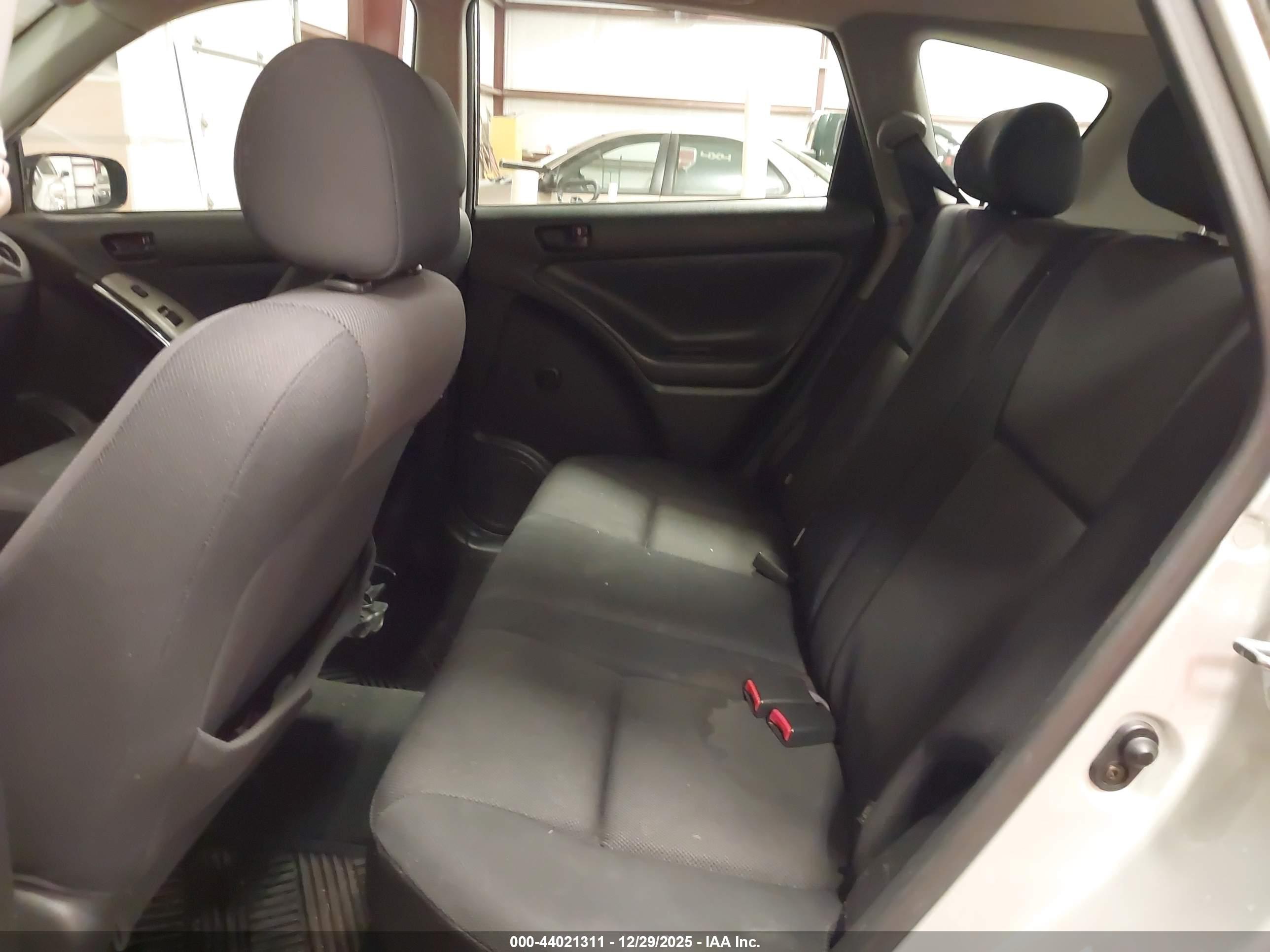 PONTIAC VIBE image 8