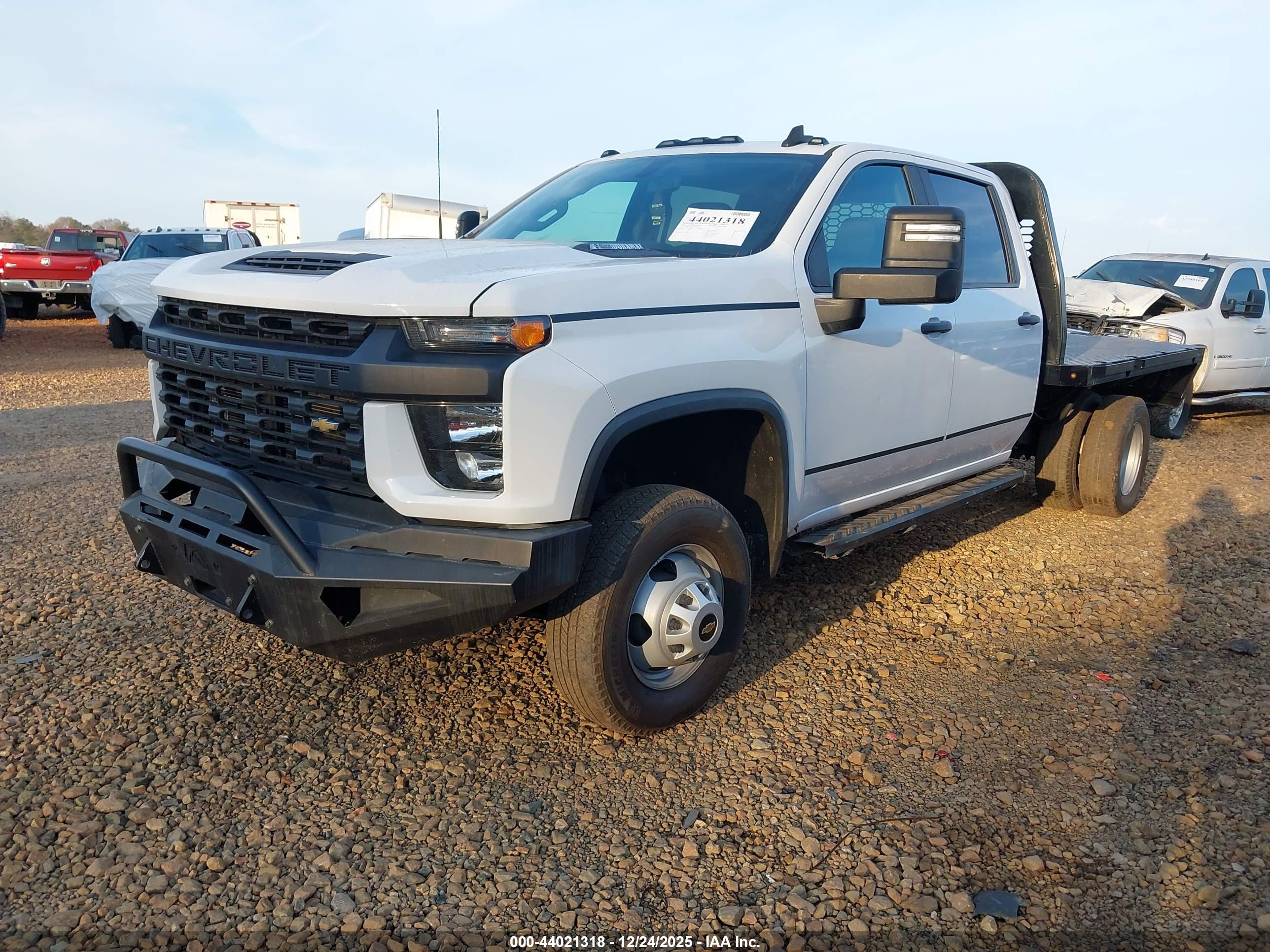 CHEVROLET SILVERADO image 2