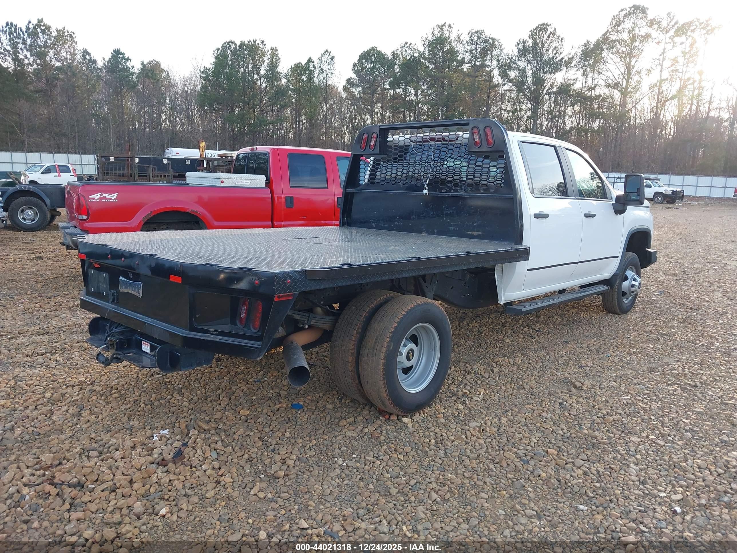 CHEVROLET SILVERADO image 4
