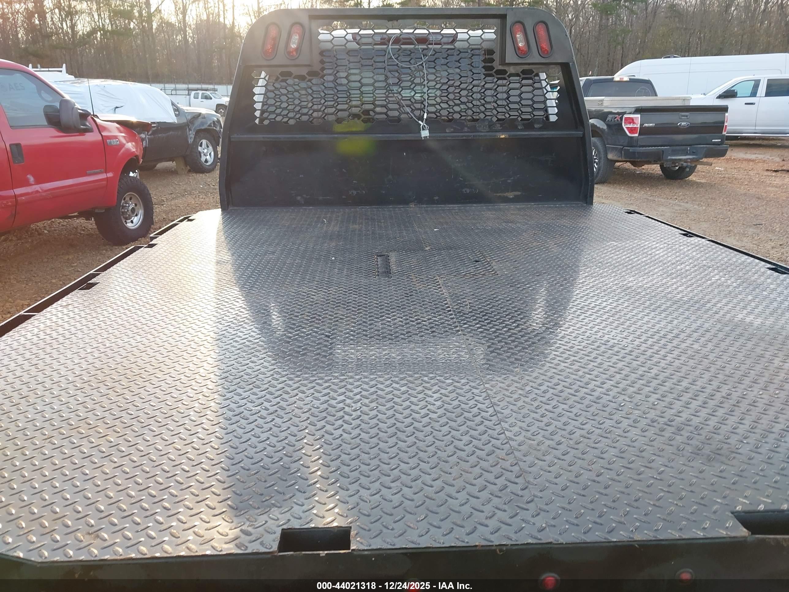 CHEVROLET SILVERADO image 8