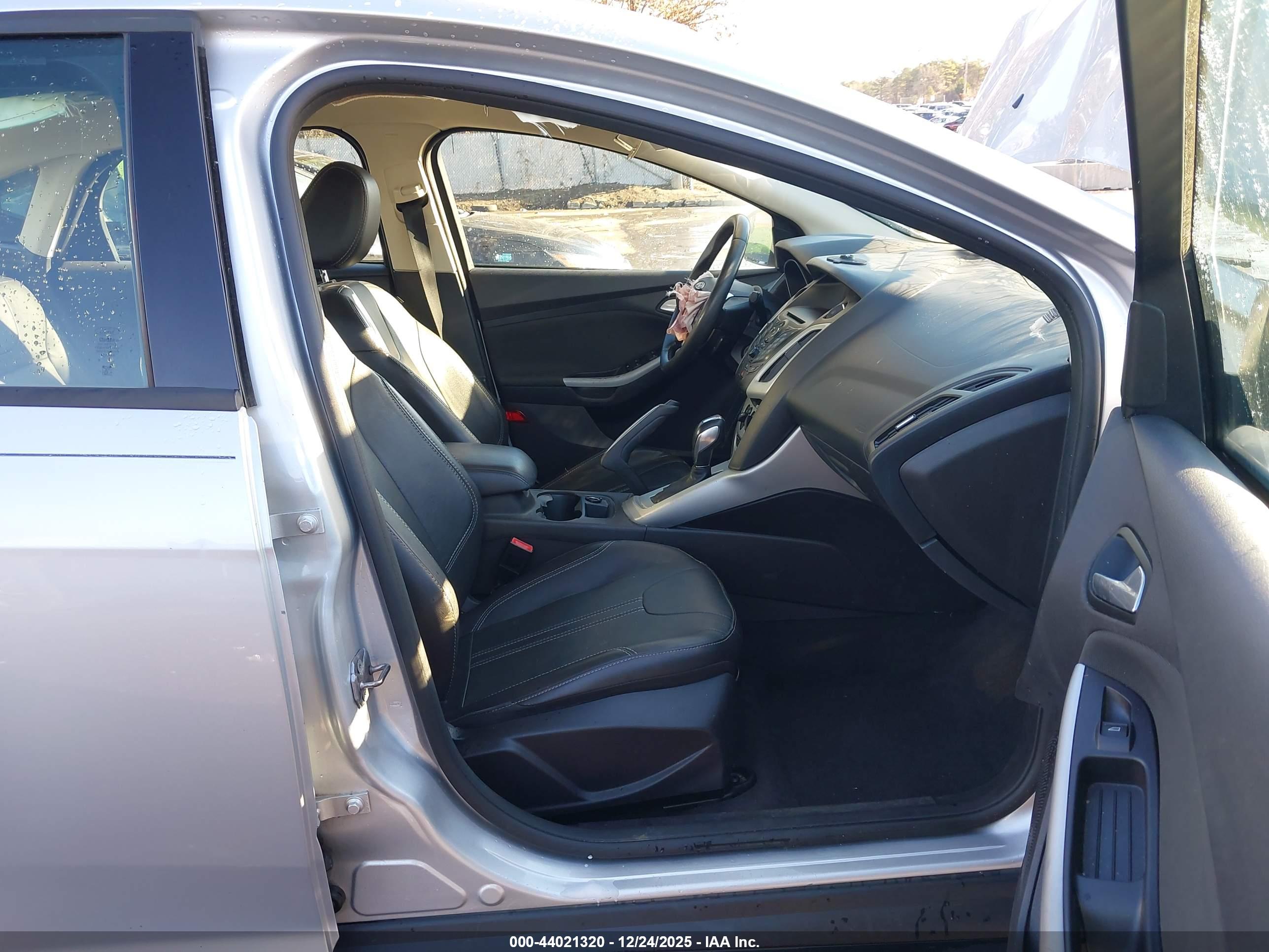 FORD FOCUS image 5