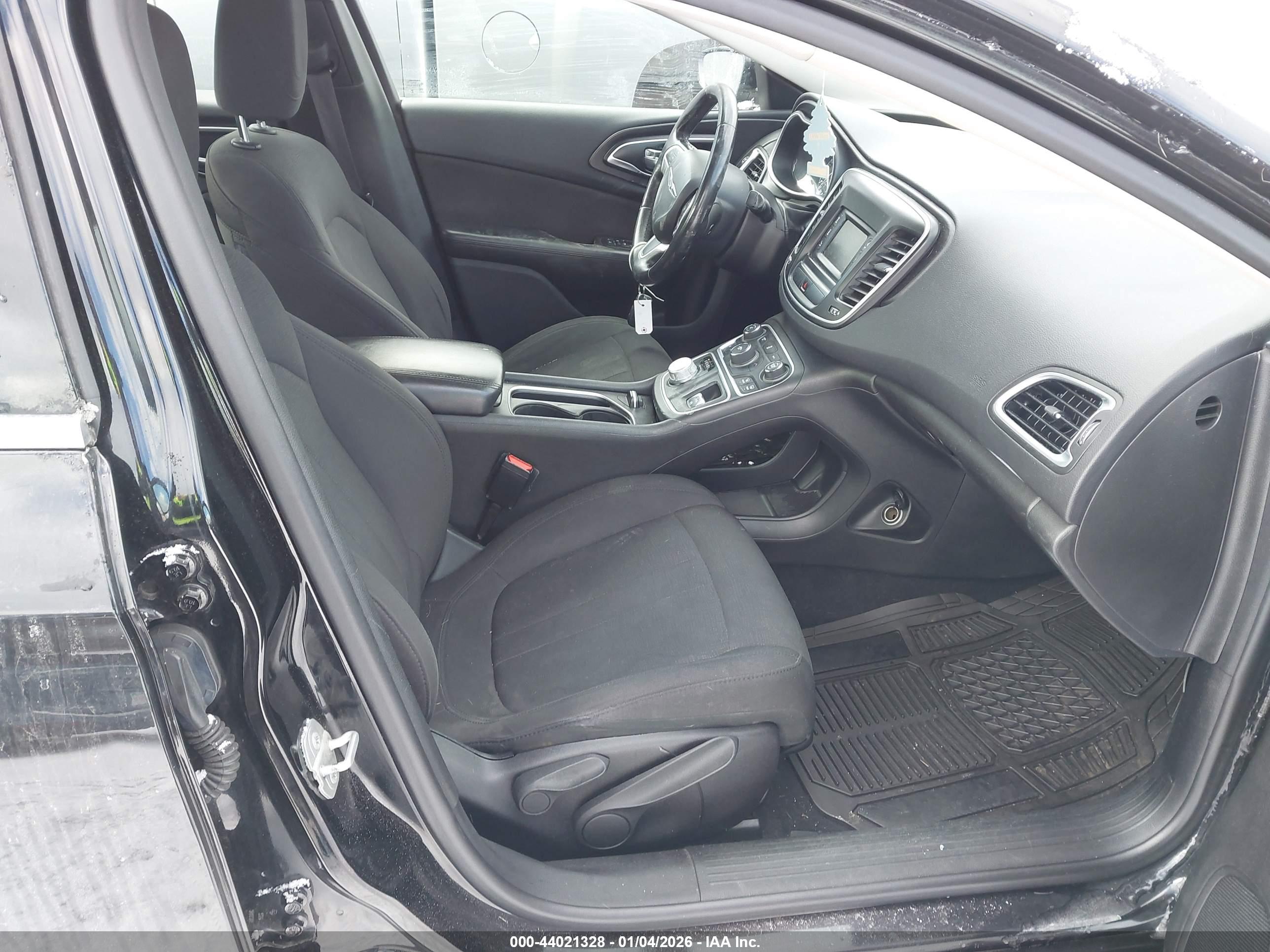 CHRYSLER 200 image 5