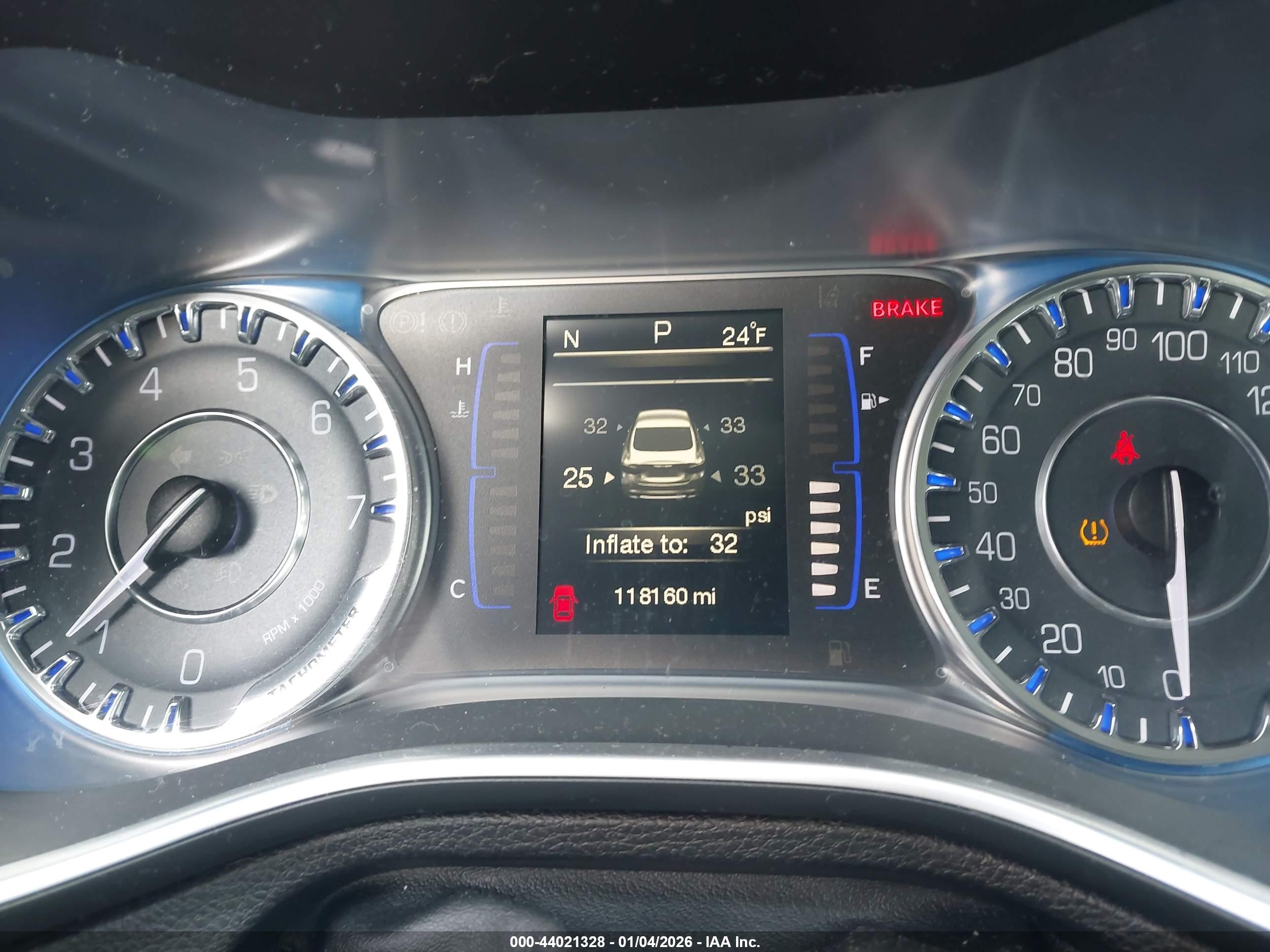 CHRYSLER 200 image 7