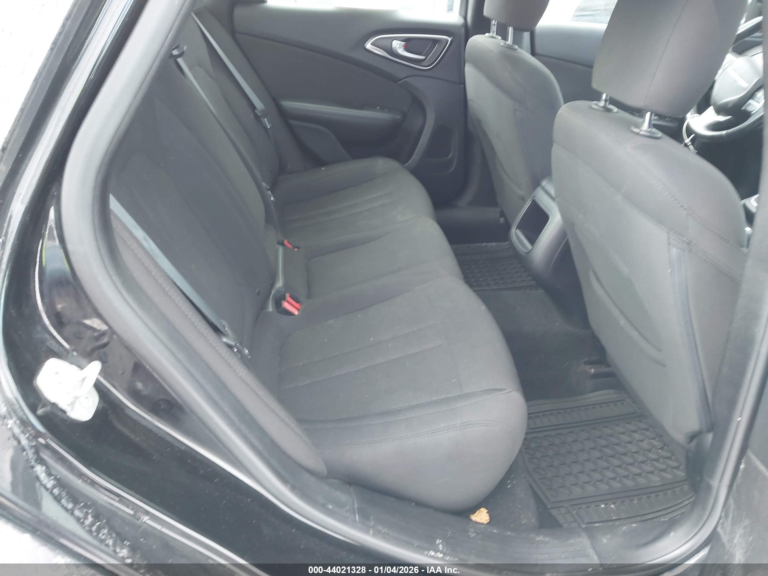 CHRYSLER 200 image 8