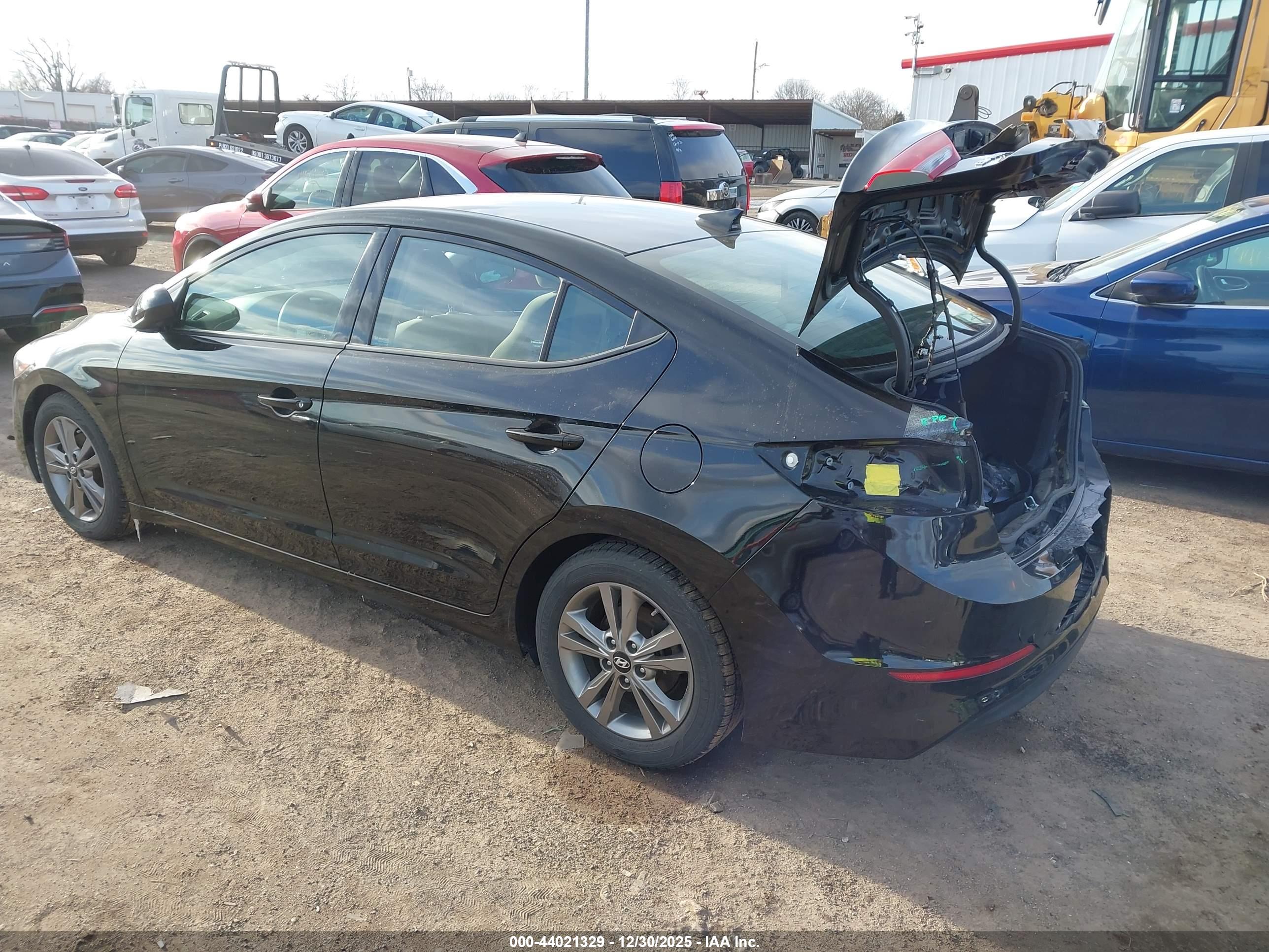 HYUNDAI ELANTRA image 3