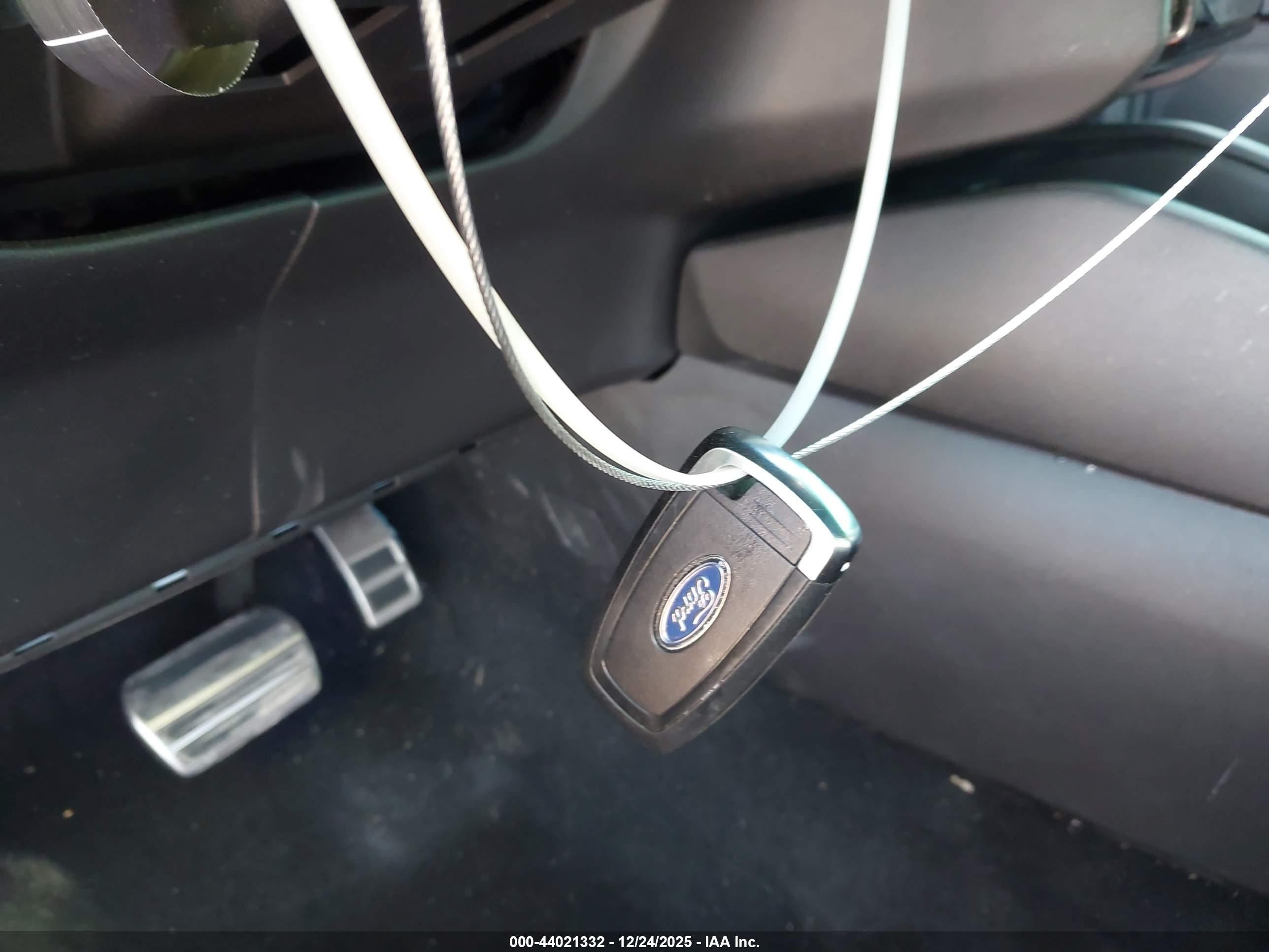 FORD ESCAPE image 11