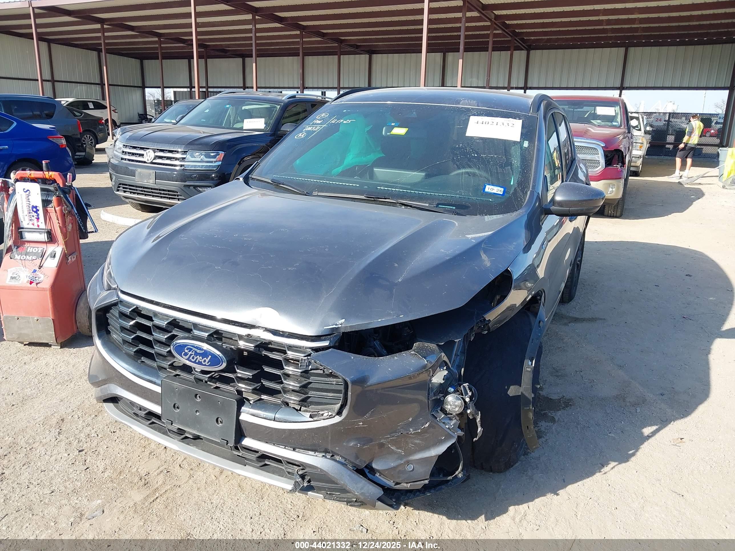 FORD ESCAPE image 2