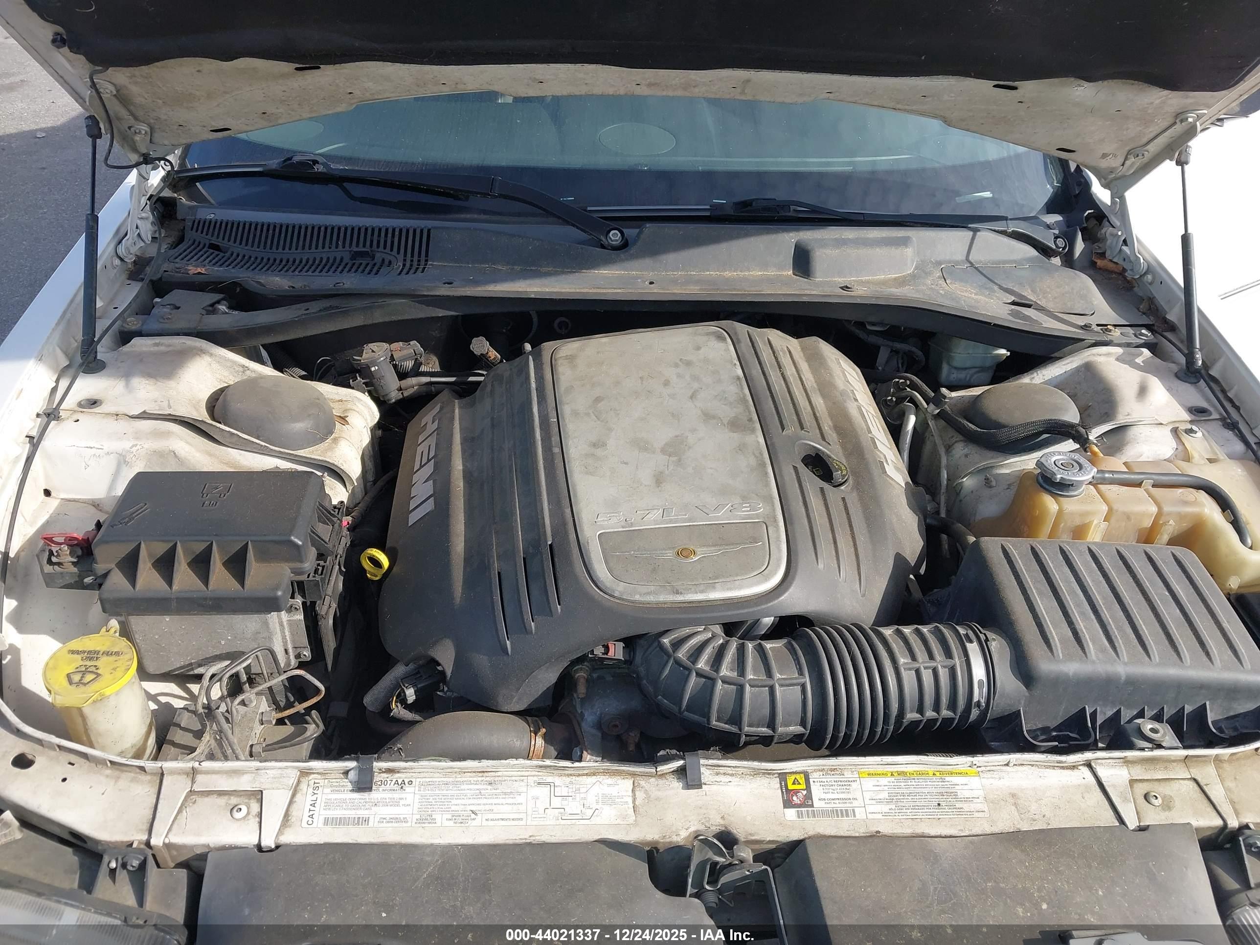 CHRYSLER 300C image 10