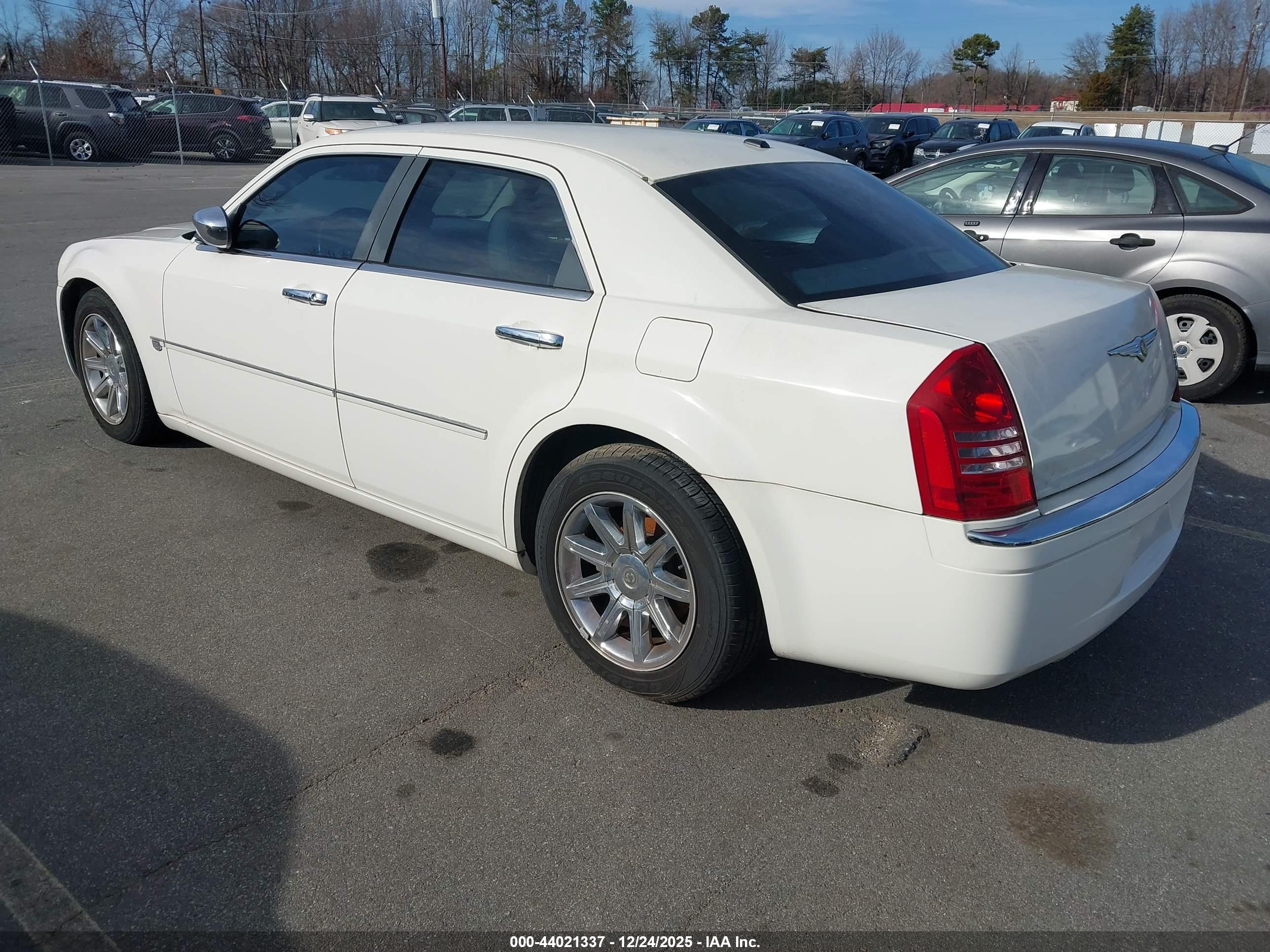 CHRYSLER 300C image 3