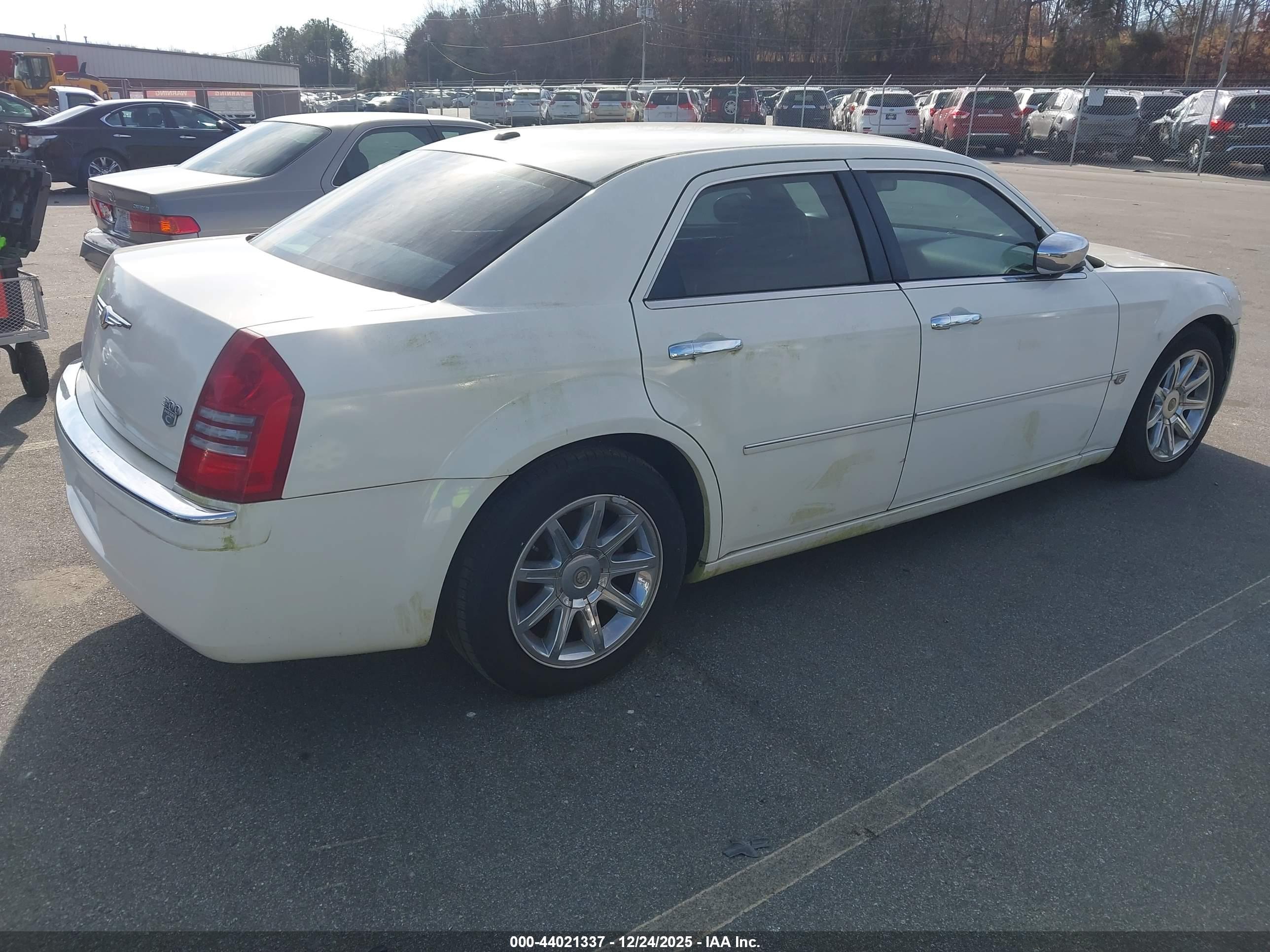 CHRYSLER 300C image 4