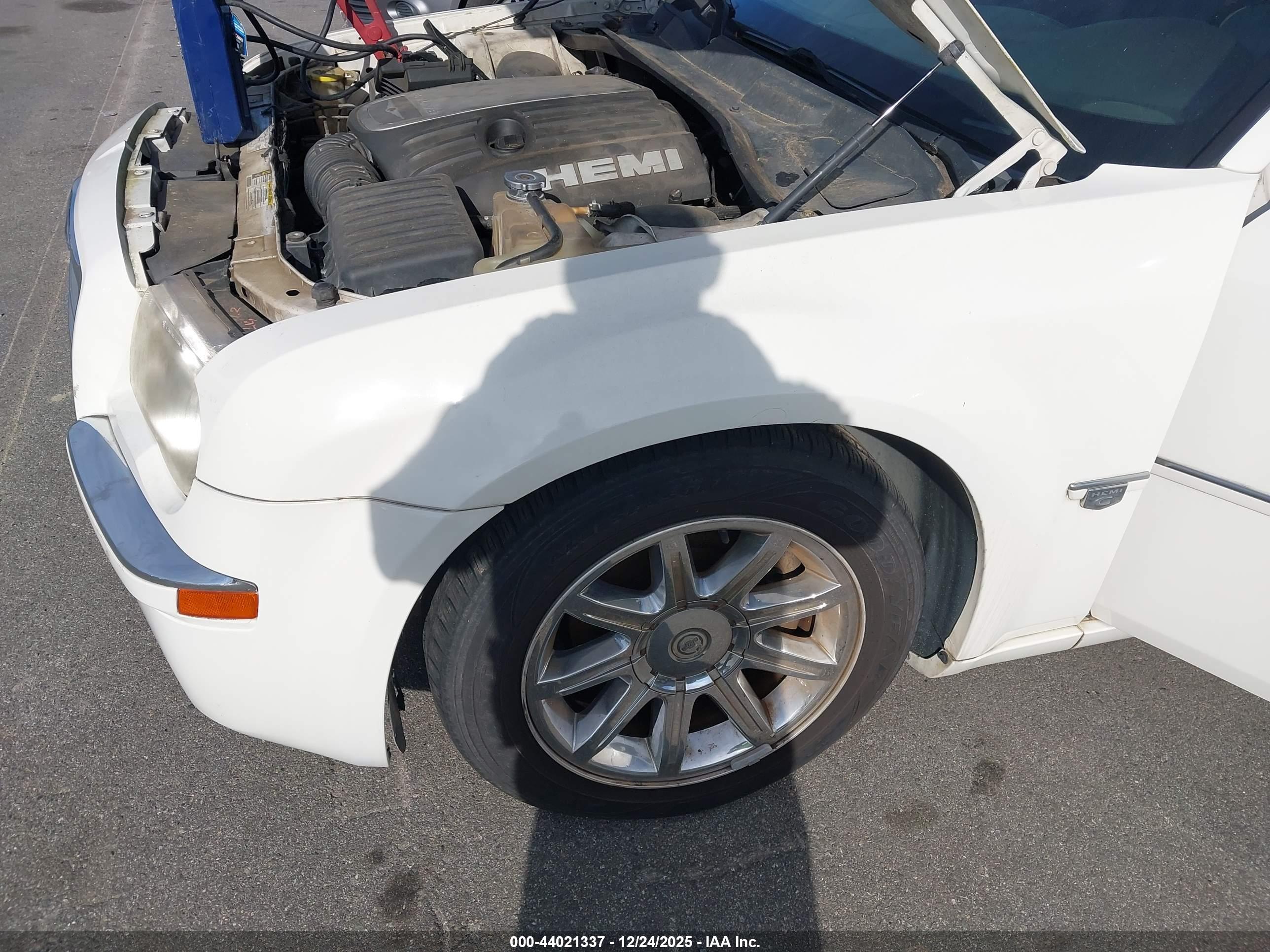 CHRYSLER 300C image 6