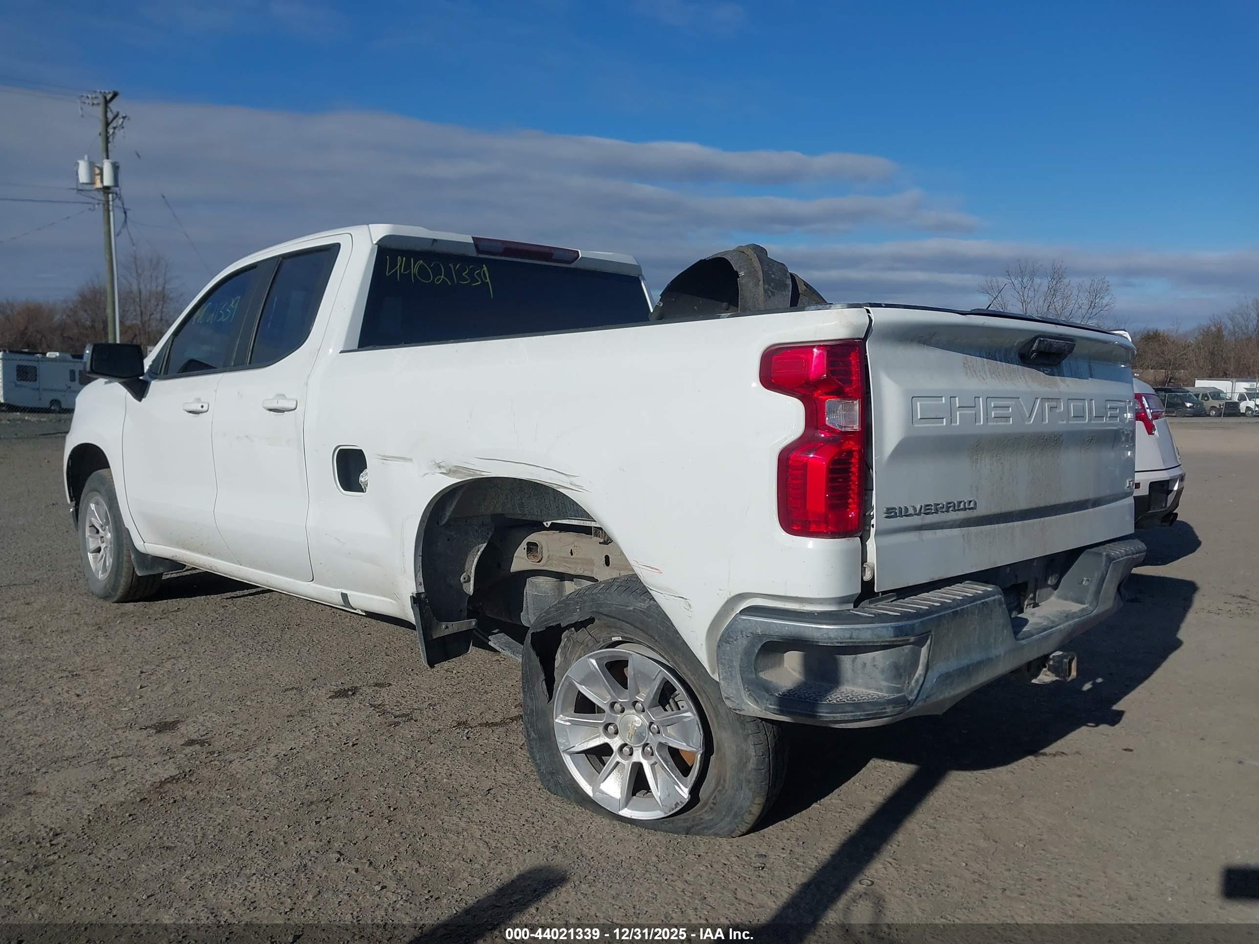 CHEVROLET SILVERADO image 3