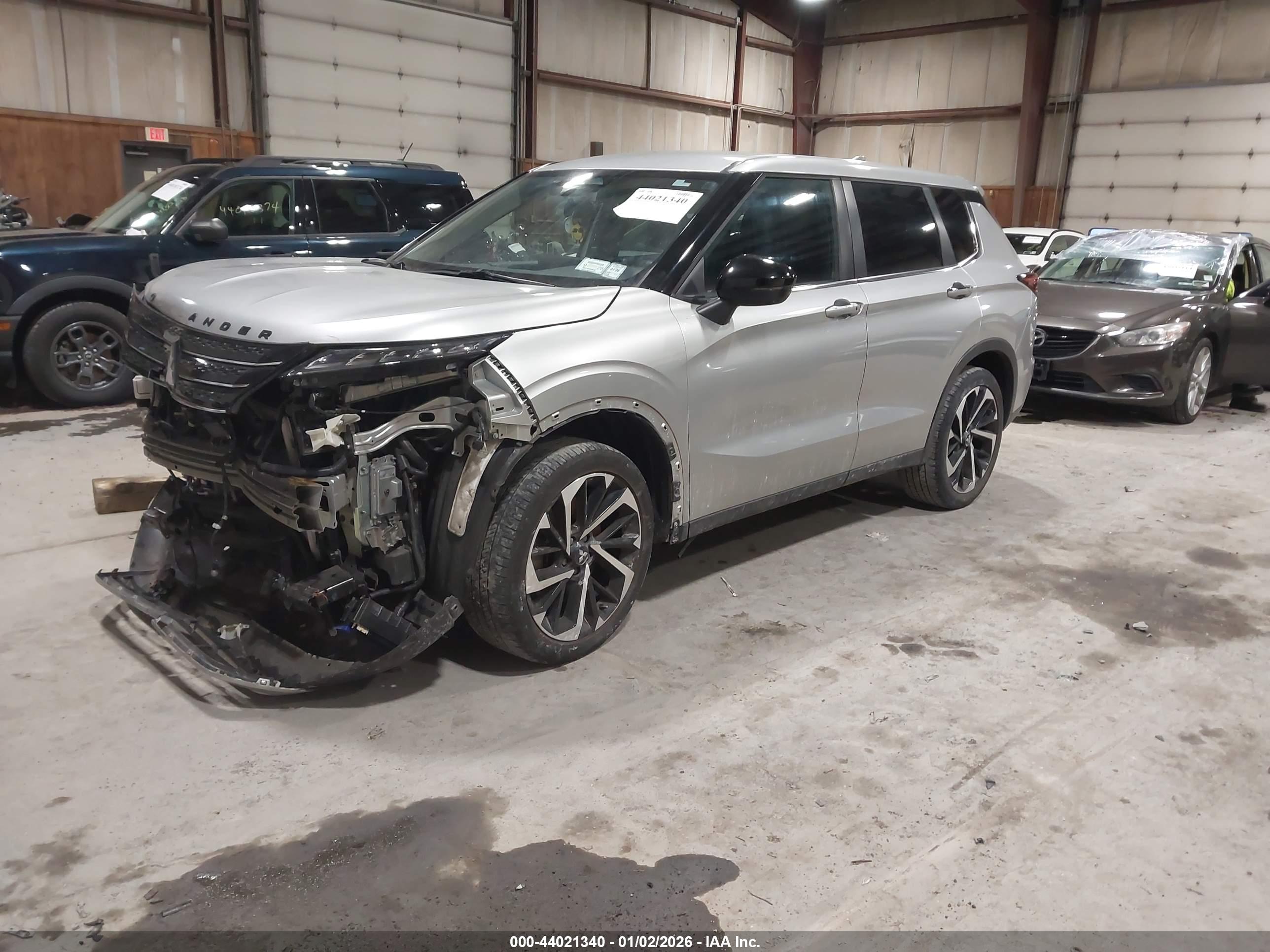 MITSUBISHI OUTLANDER image 2