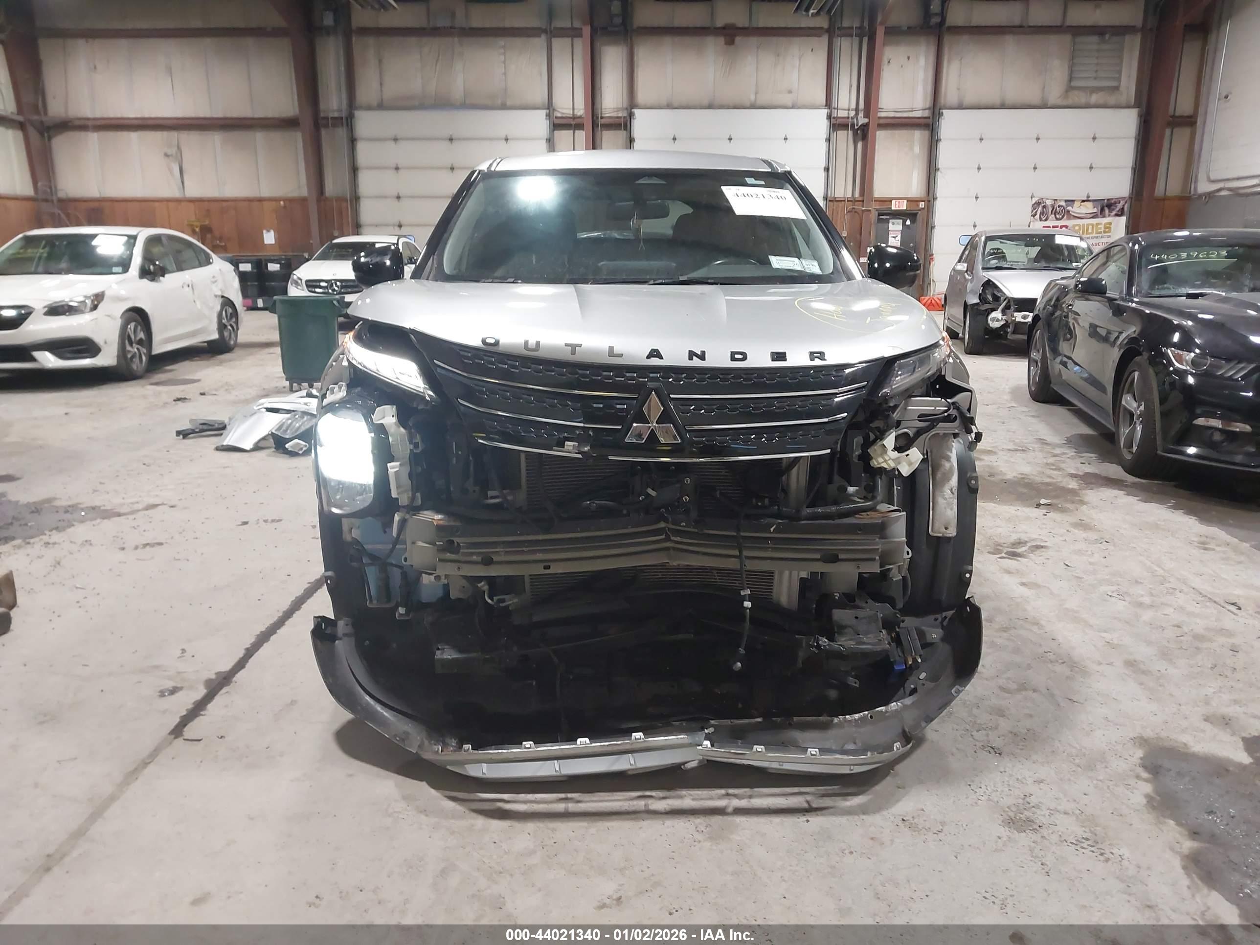 MITSUBISHI OUTLANDER image 6