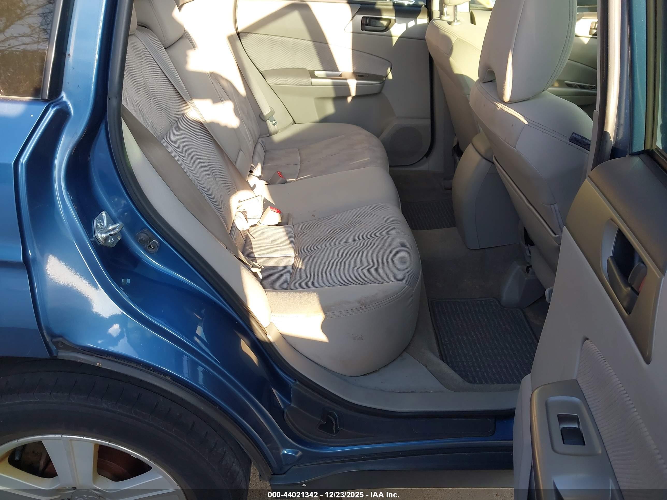 SUBARU FORESTER image 8