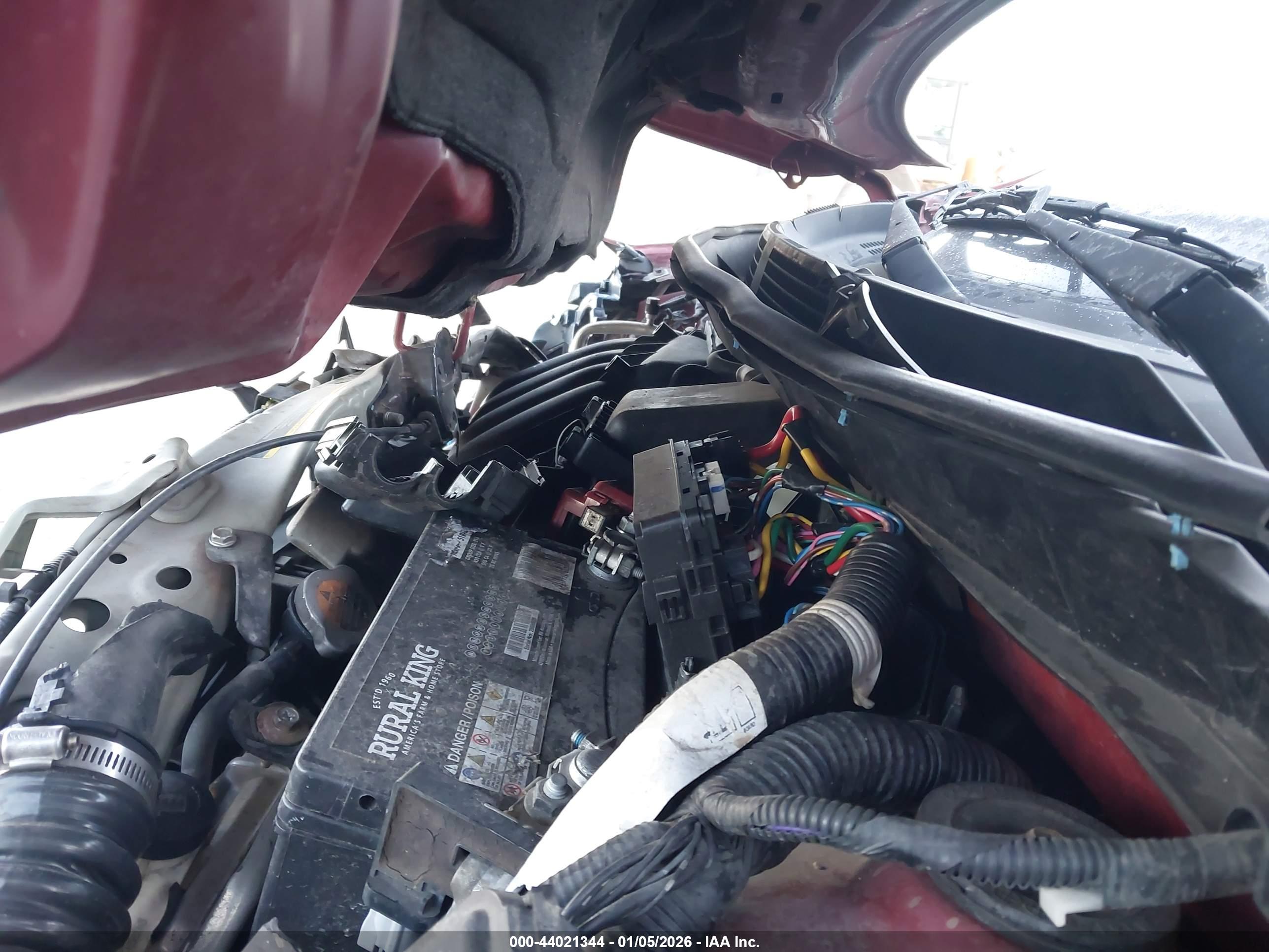NISSAN VERSA image 10