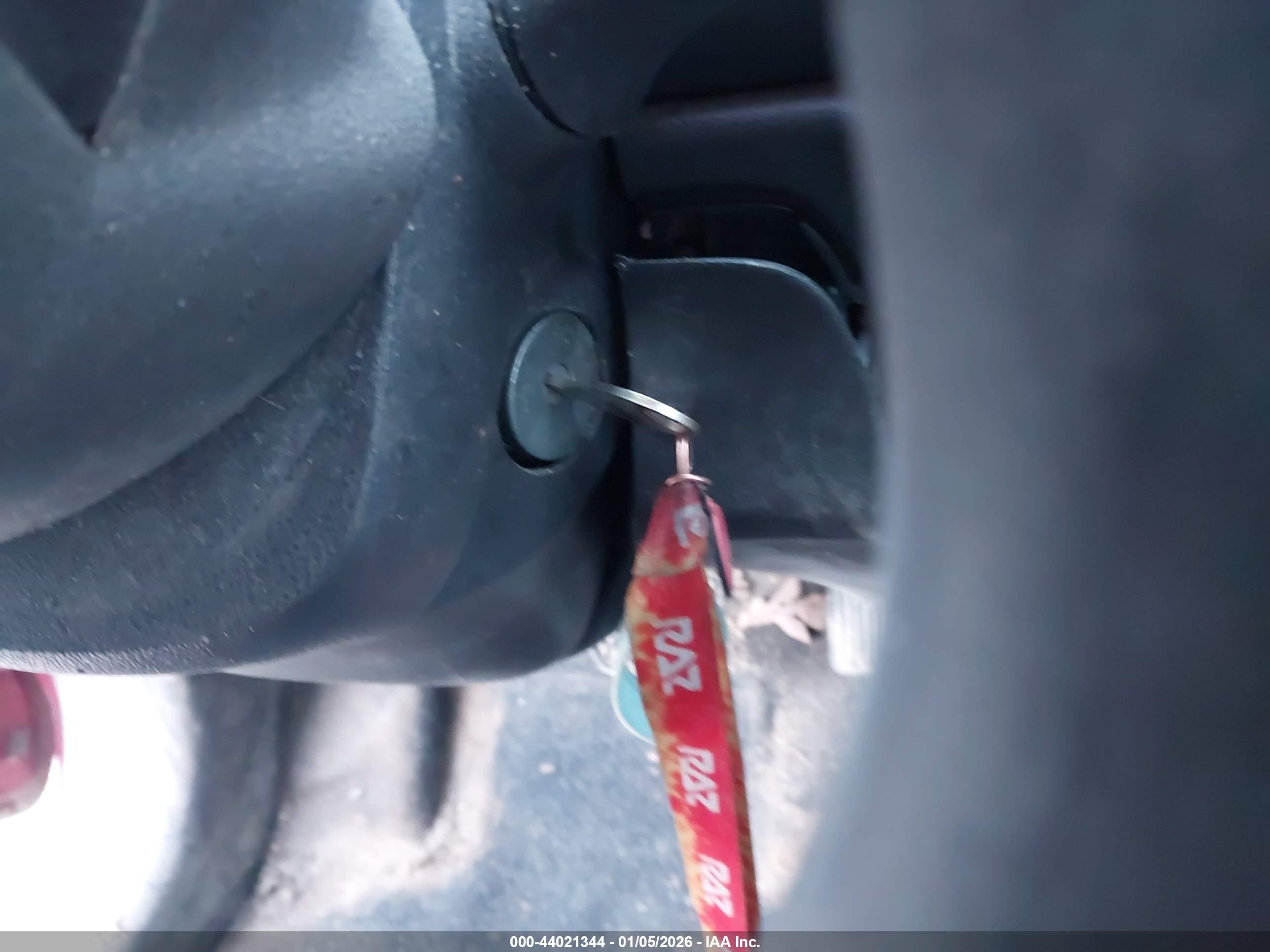 NISSAN VERSA image 11