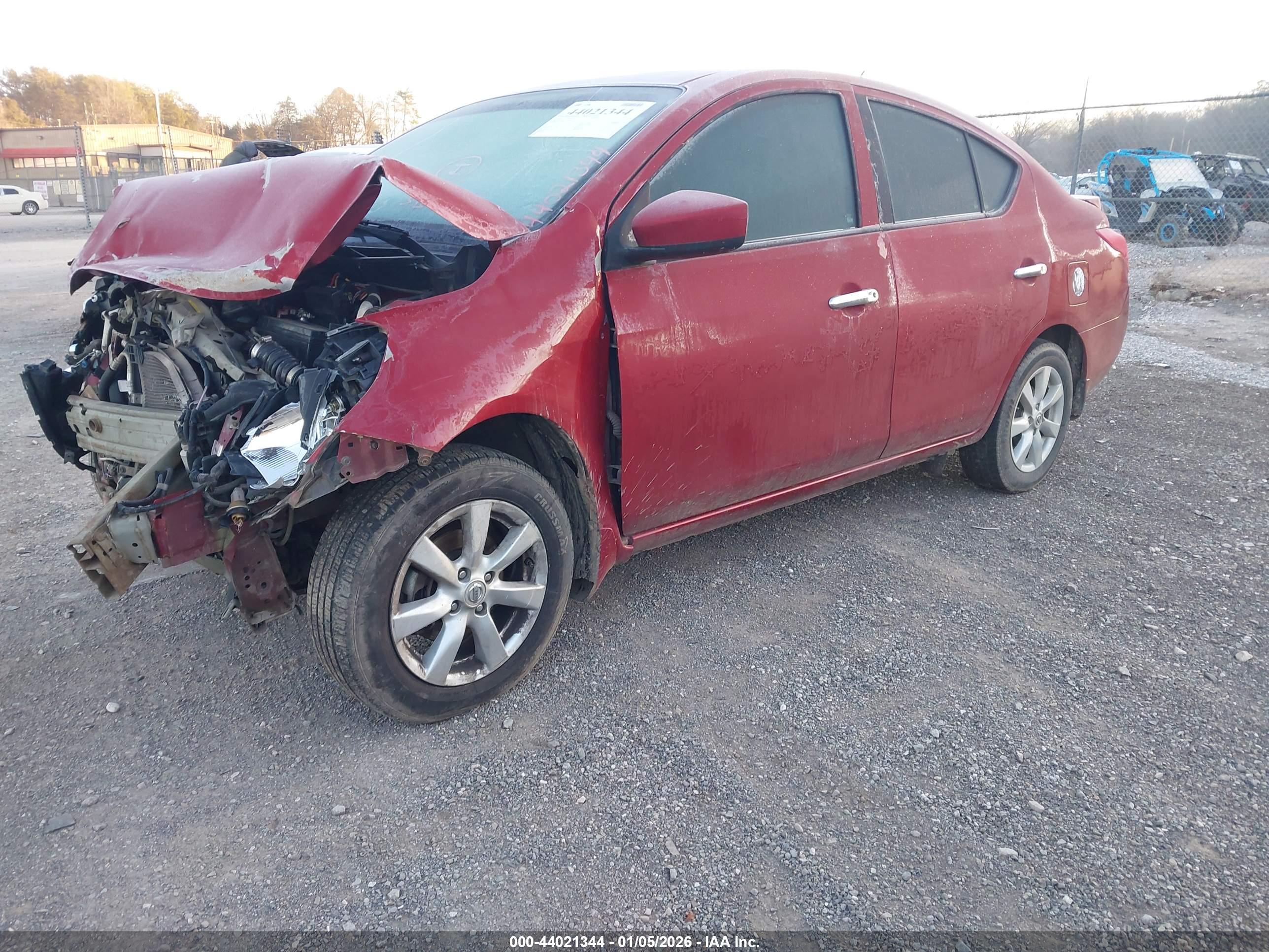 NISSAN VERSA image 2