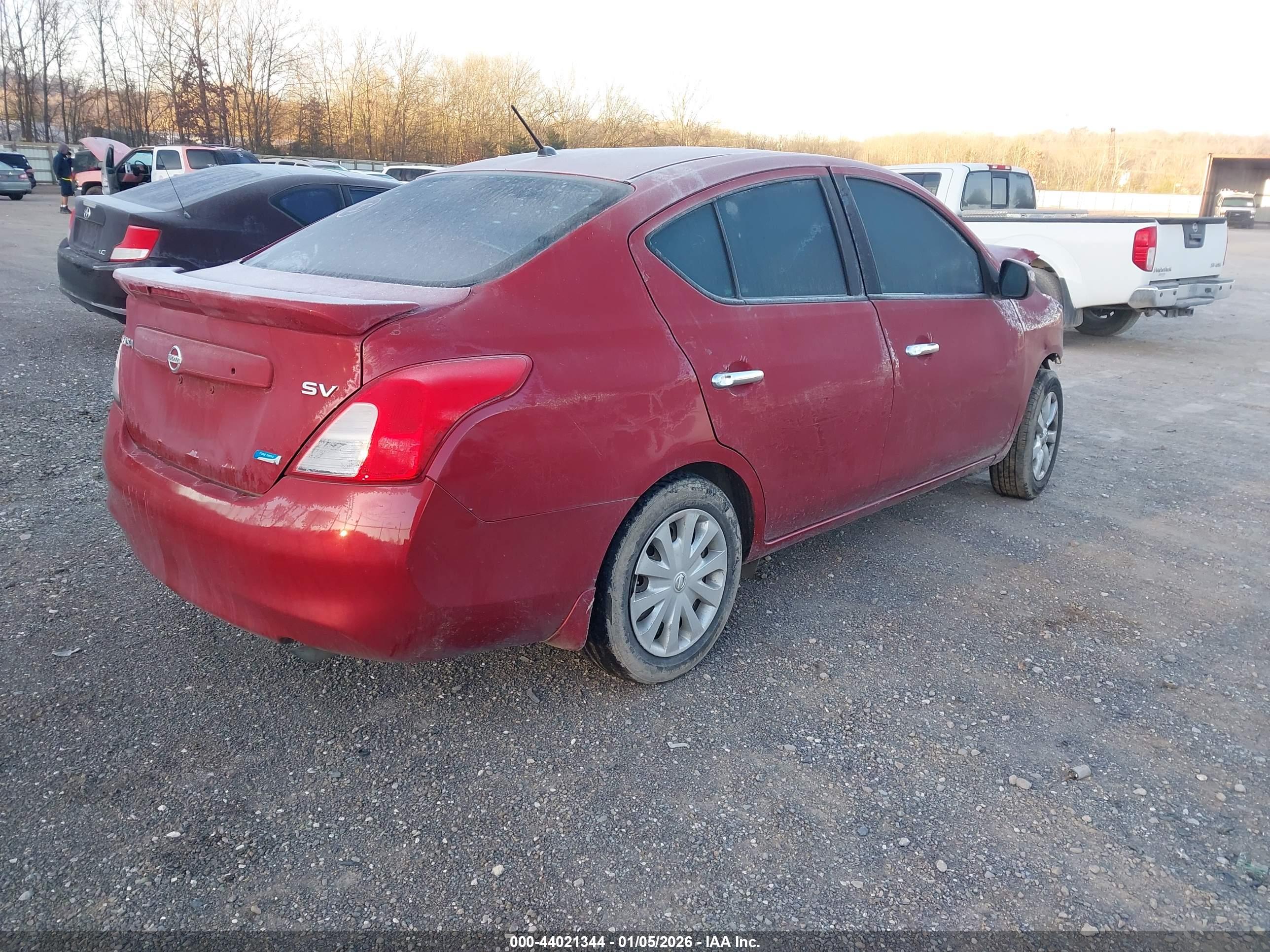 NISSAN VERSA image 4